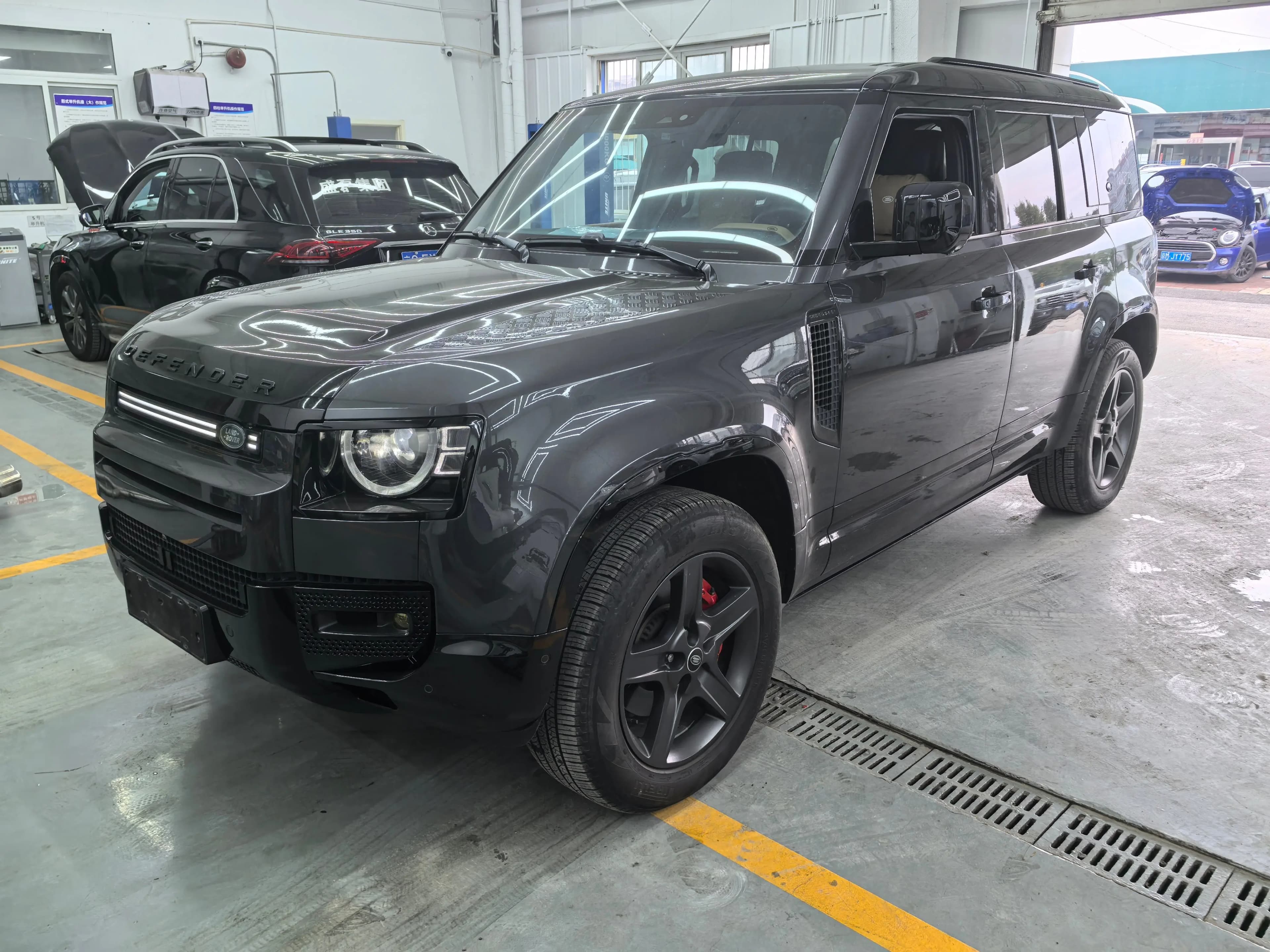 Land Rover Guard 2024 г. 22834 км.
