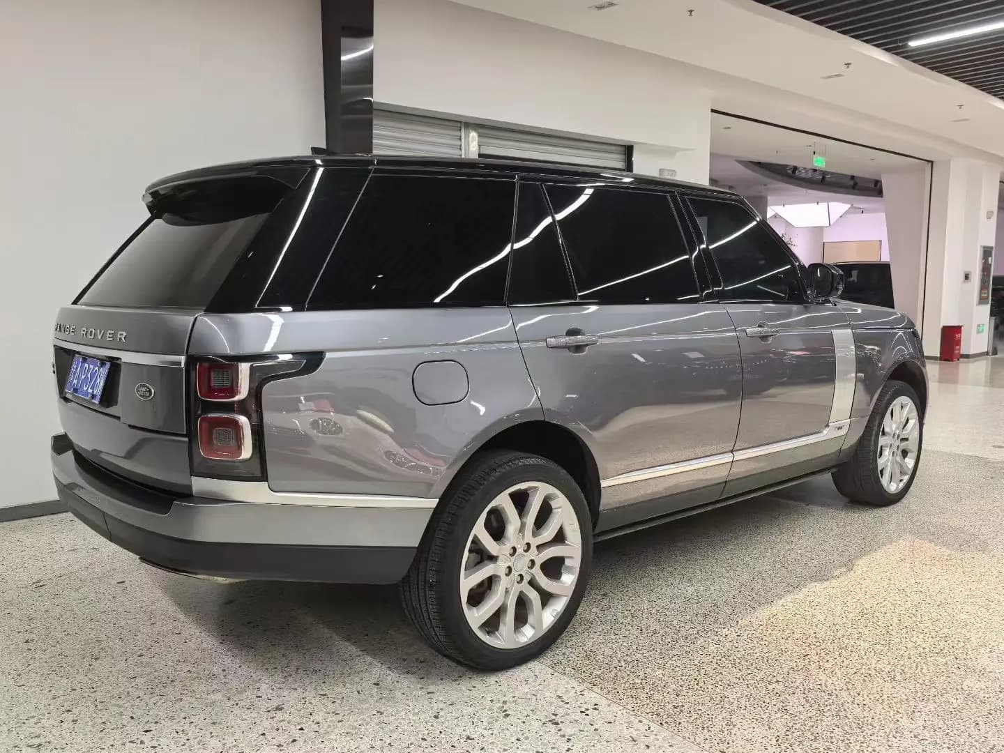 Land Rover Range rover 2022 г. 72133 км. — фото 4