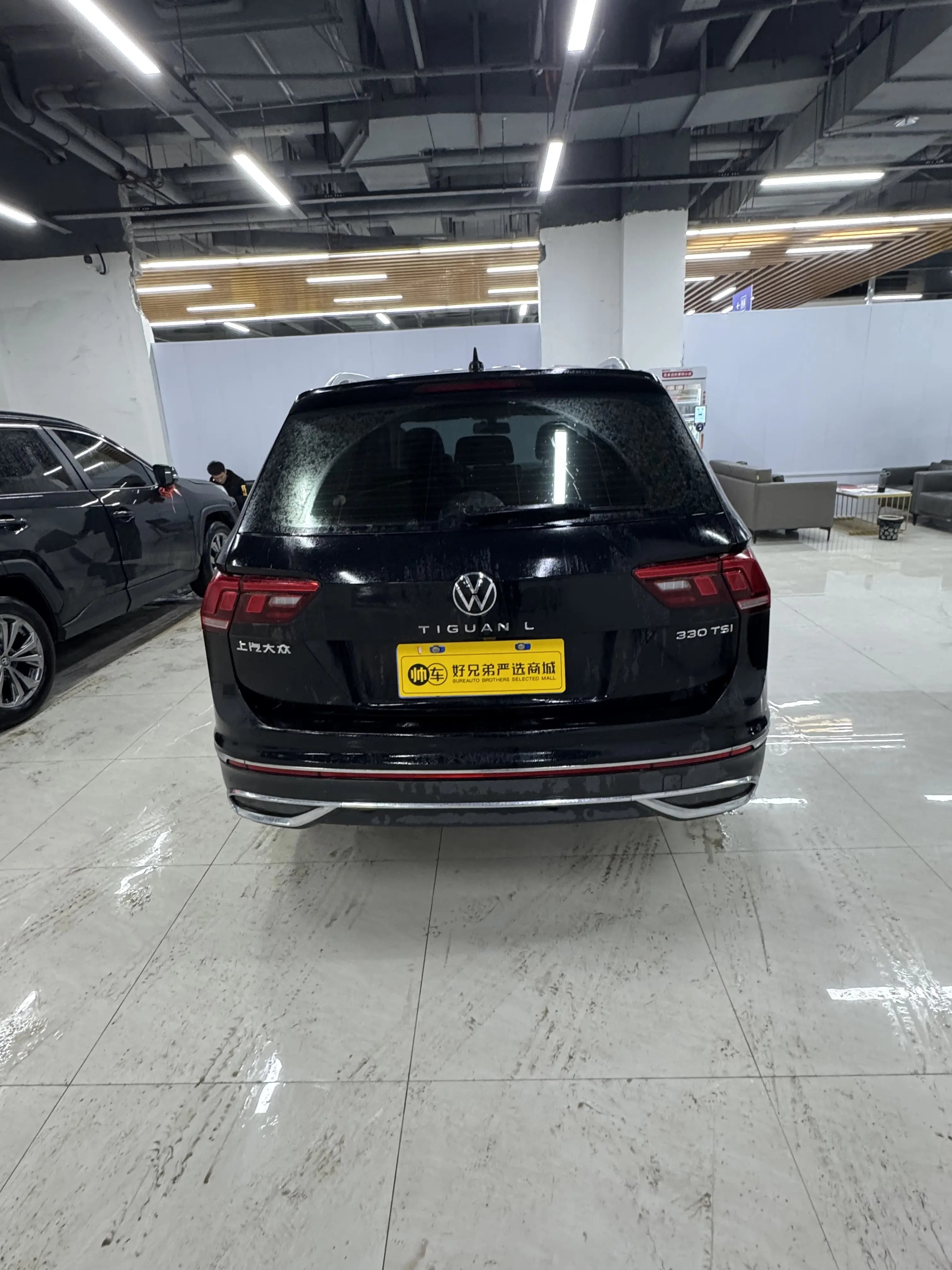 Volkswagen Tiguan L 2022 г. 32835 км. — фото 3