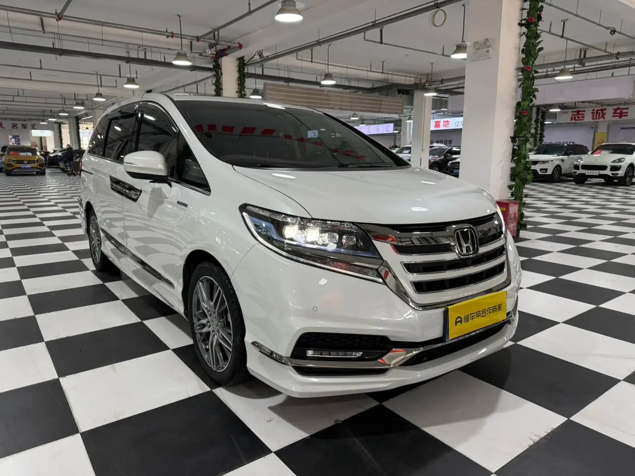 Honda Elysion 2021 г. 110079 км. — фото 3