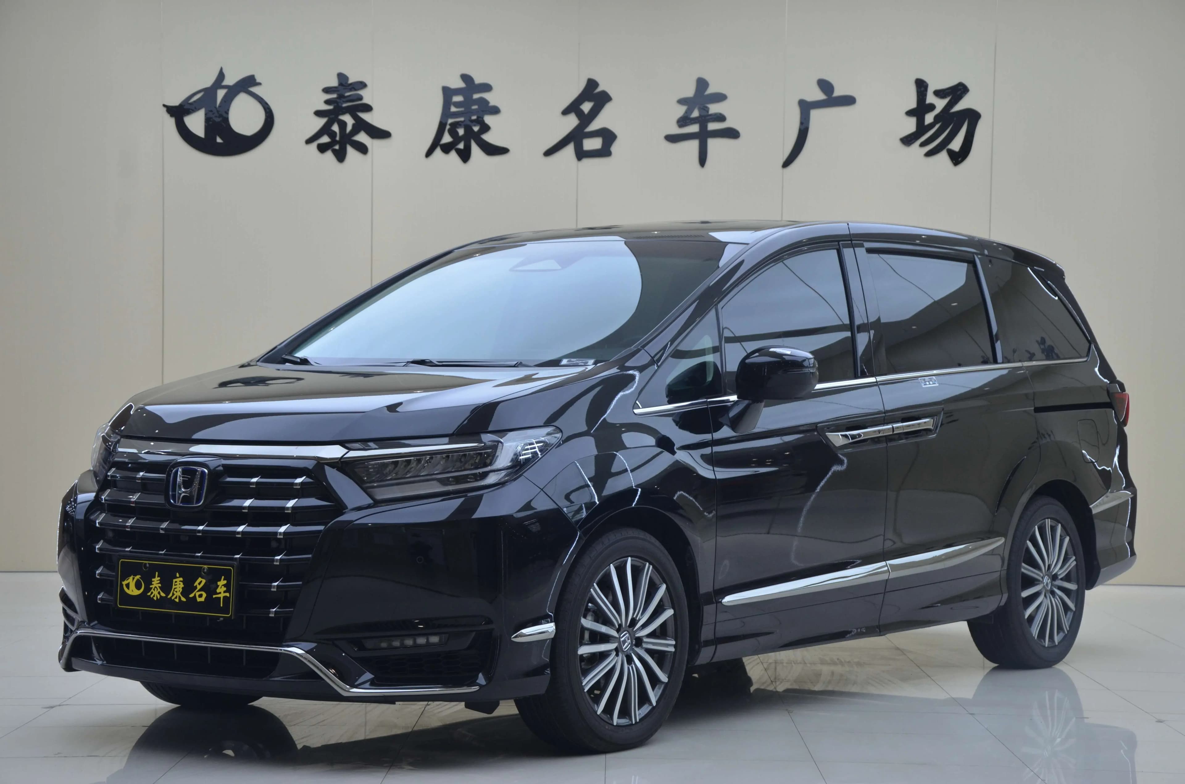 Honda Elysion 2025 г. 1580 км.