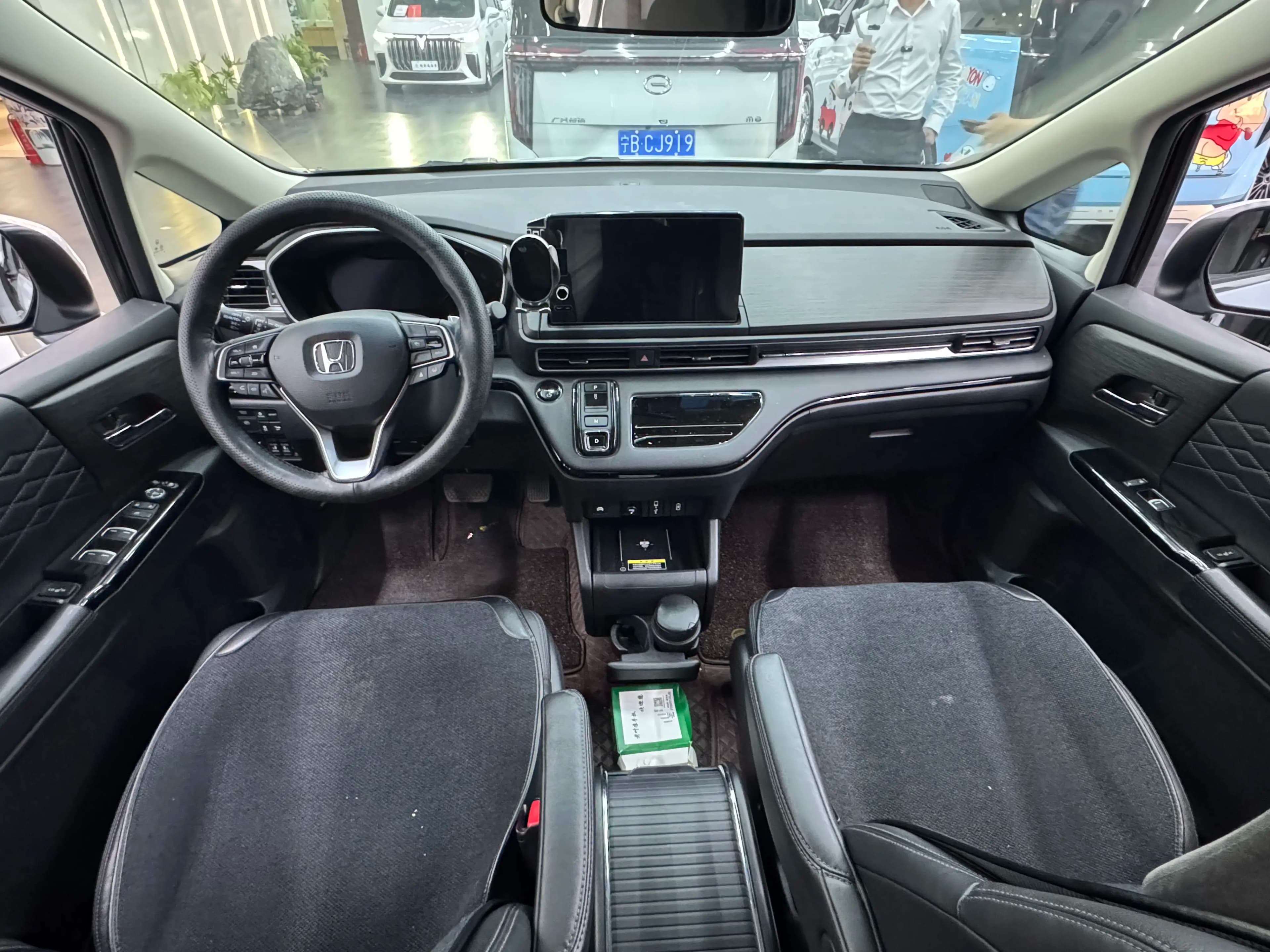 Honda Elysion 2024 г. 51081 км. — фото 5