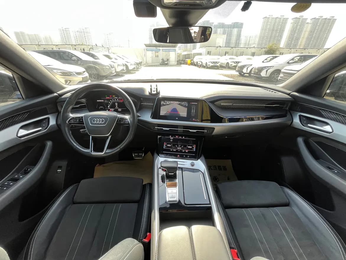 Audi Q6 2023 г. 86045 км. — фото 11