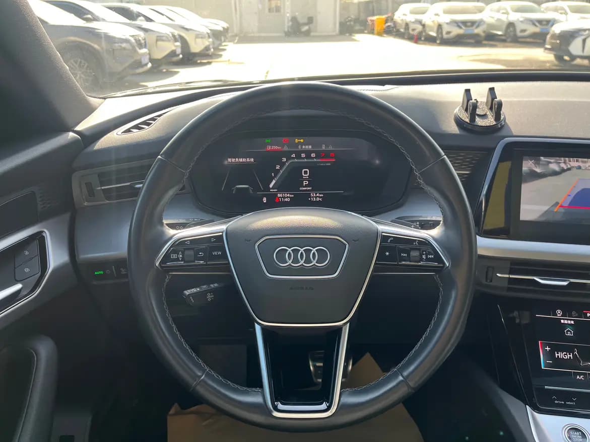 Audi Q6 2023 г. 86045 км. — фото 14