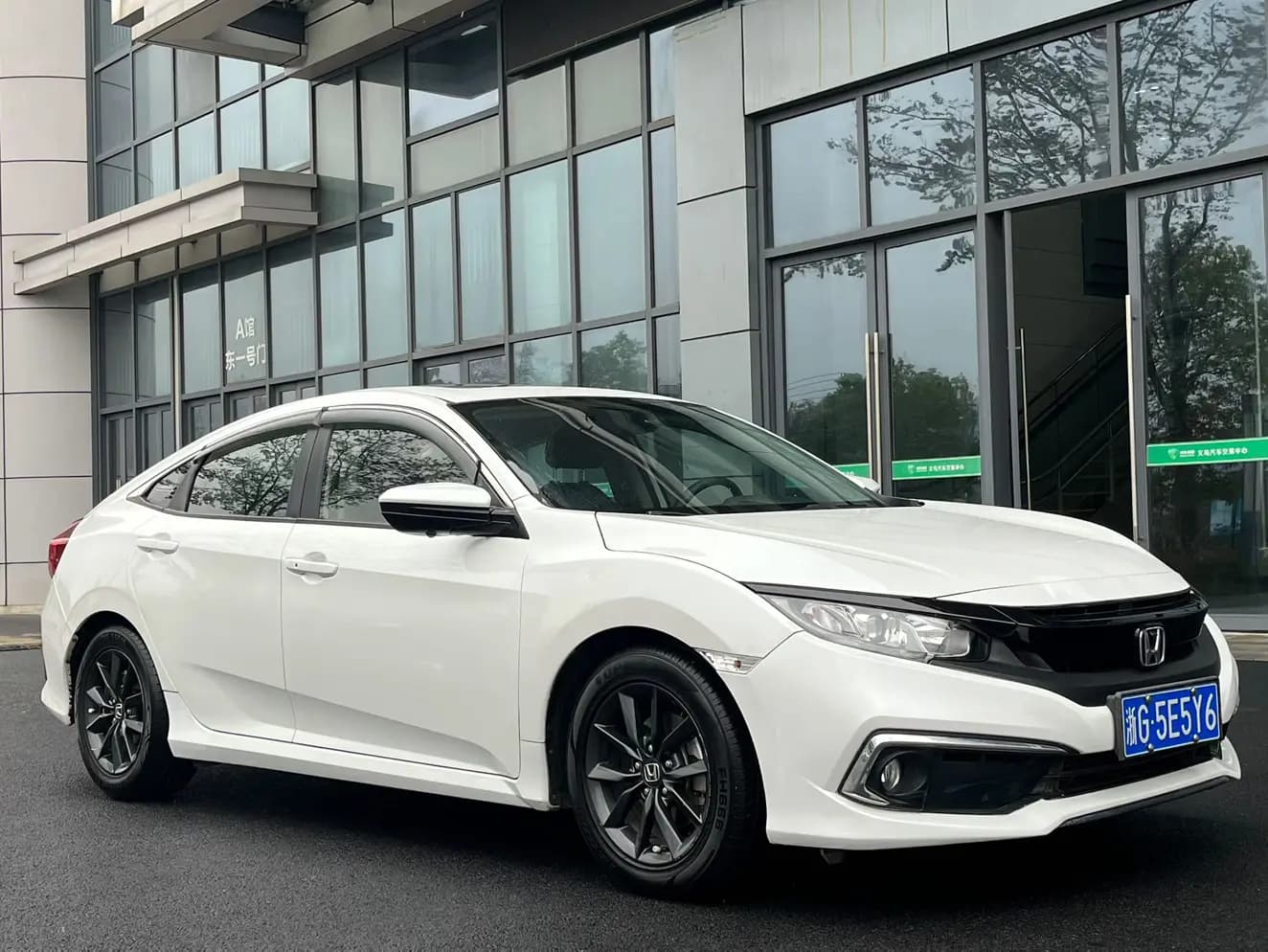 Honda Civic 2021 г. 61115 км. — фото 2