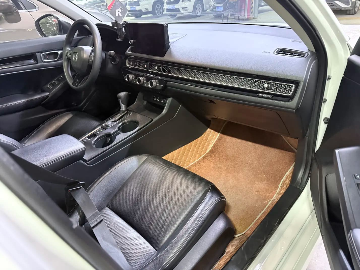 Honda Civic 2022 г. 50119 км. — фото 10