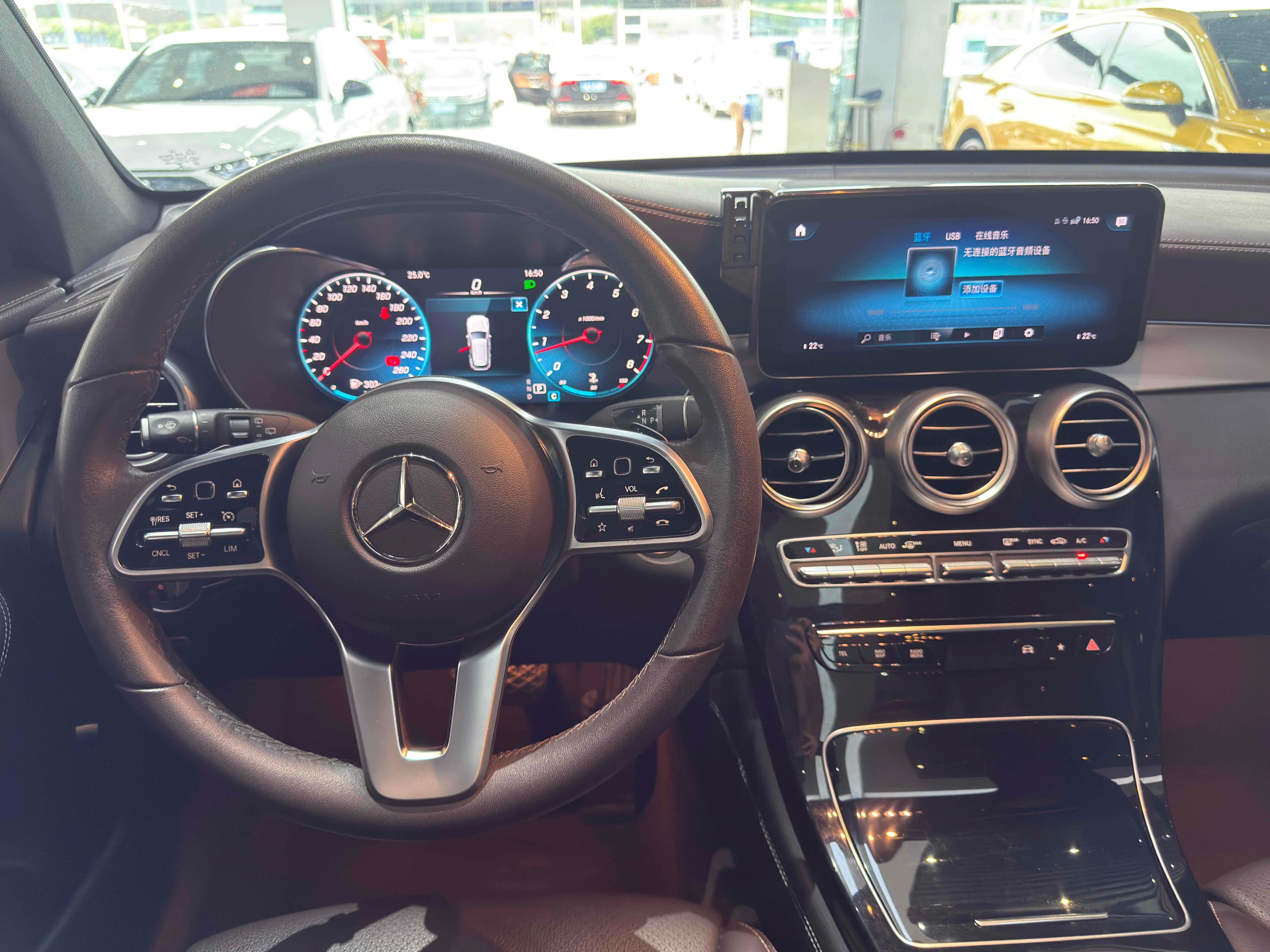 Mercedes-Benz GLC 2022 г. 72072 км. — фото 22