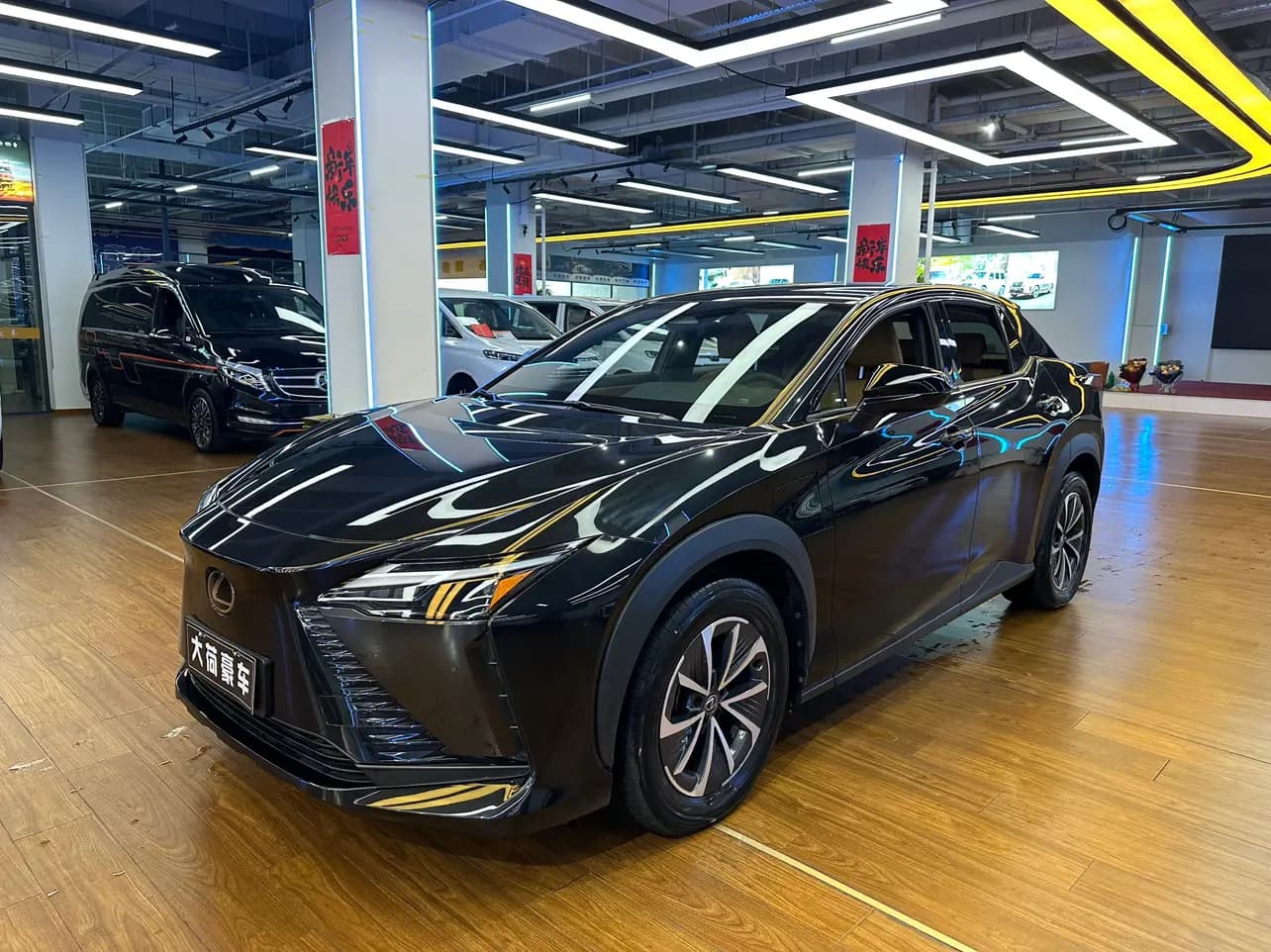 Lexus RZ 2023 г. 17287 км.