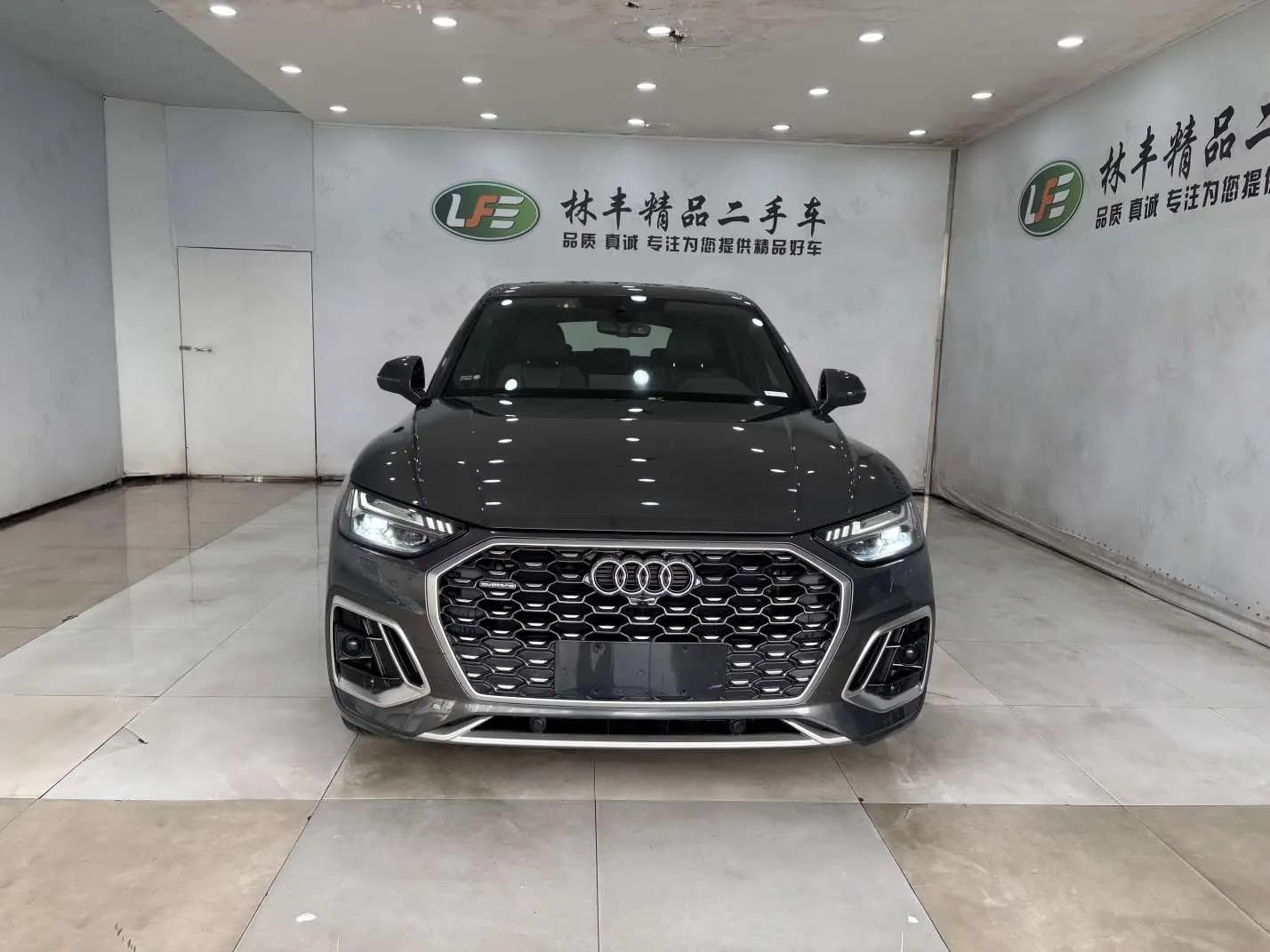Audi Q5L Sportback 2022 г. 41008 км. — фото 2