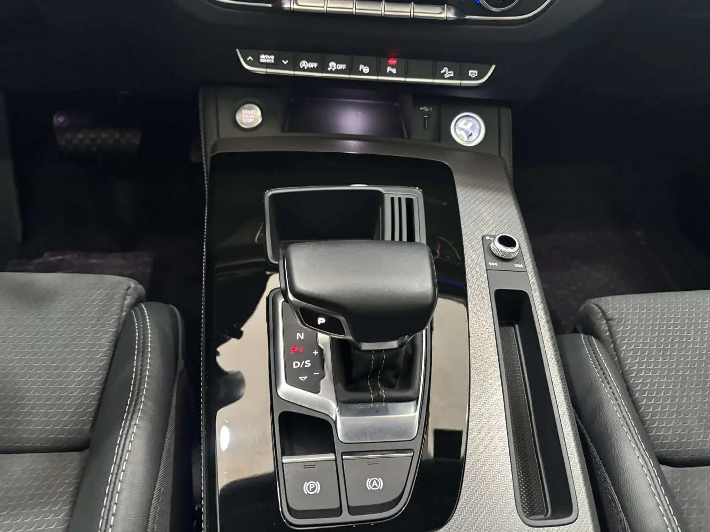 Audi Q5L Sportback 2022 г. 41008 км. — фото 23