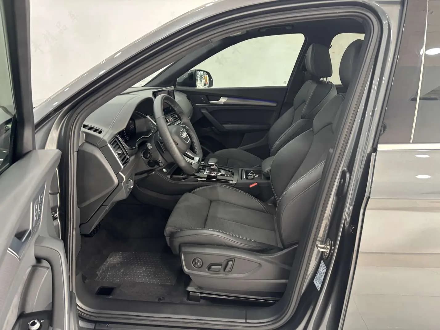 Audi Q5L Sportback 2022 г. 41008 км. — фото 25