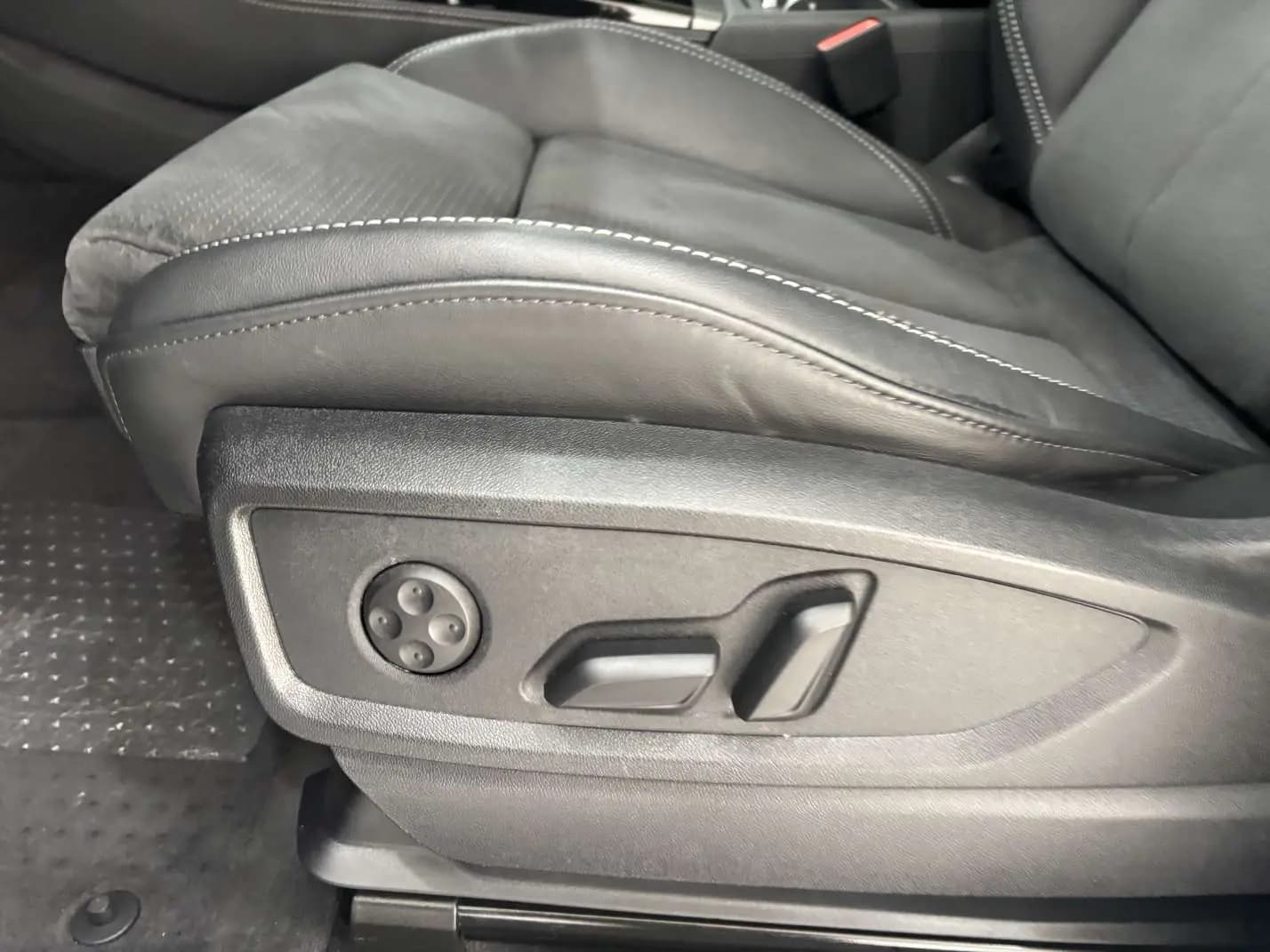 Audi Q5L Sportback 2022 г. 41008 км. — фото 26
