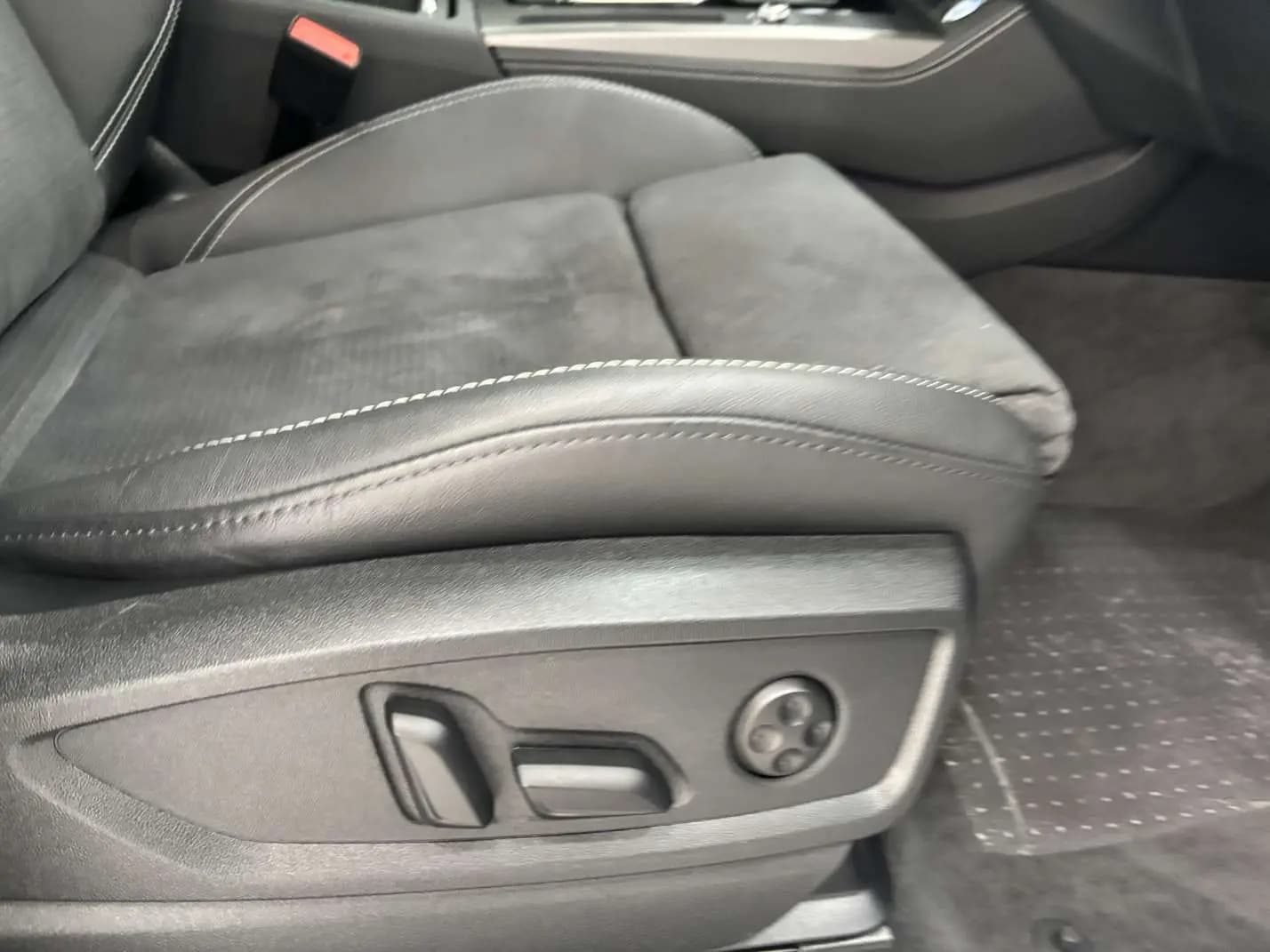 Audi Q5L Sportback 2022 г. 41008 км. — фото 28