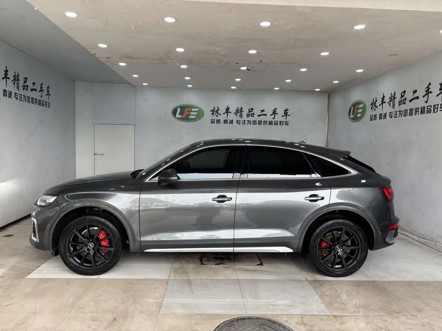 Audi Q5L Sportback 2022 г. 41008 км. — фото 4