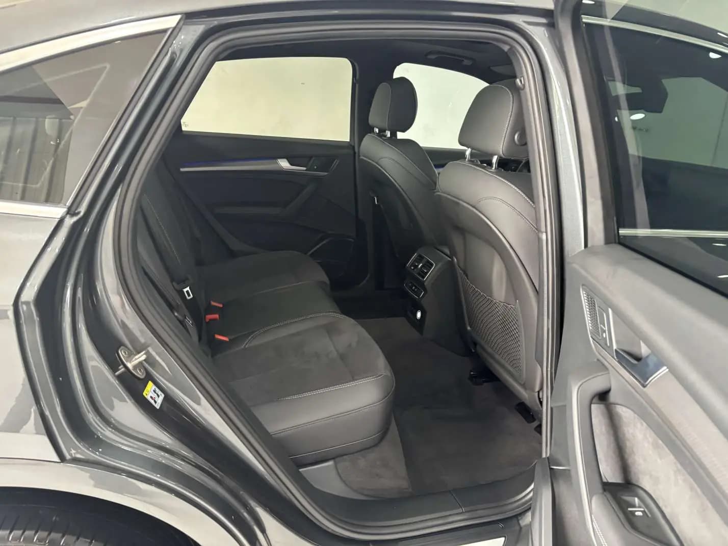 Audi Q5L Sportback 2022 г. 41008 км. — фото 32