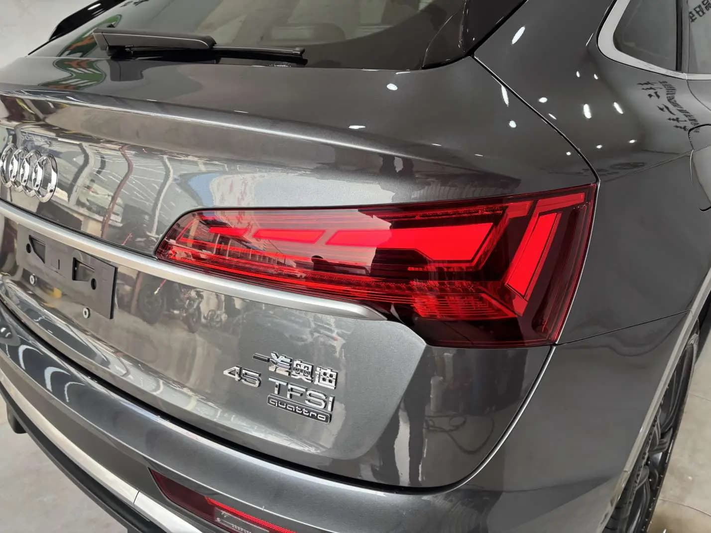 Audi Q5L Sportback 2022 г. 41008 км. — фото 10