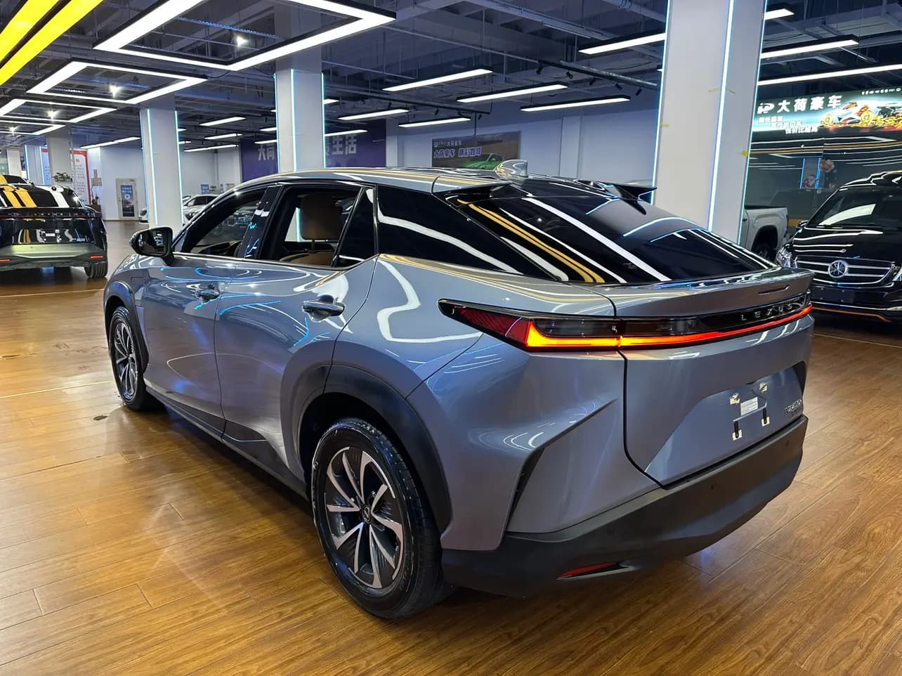 Lexus RZ 2023 г. 10088 км. — фото 5