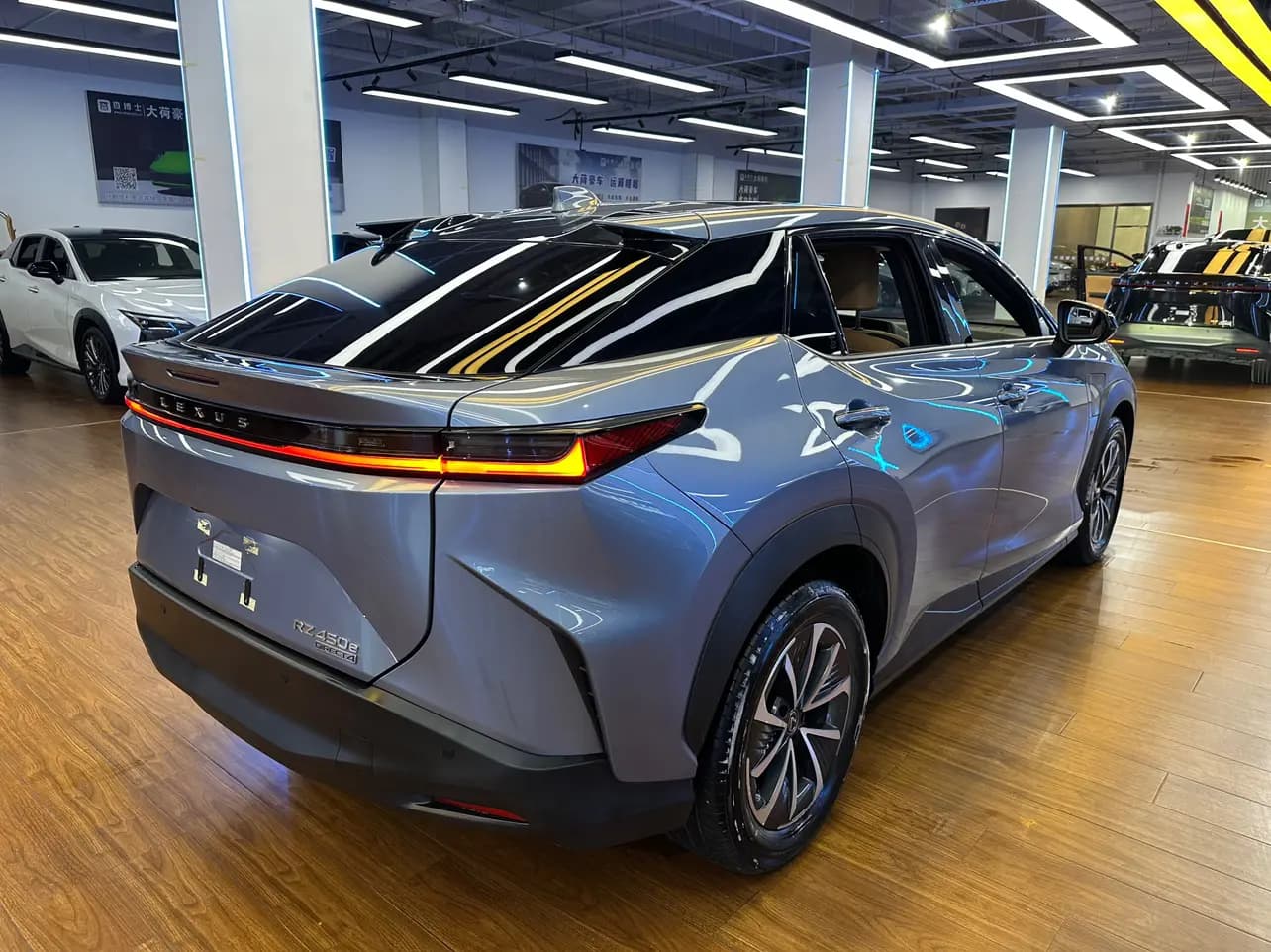 Lexus RZ 2023 г. 10088 км. — фото 7