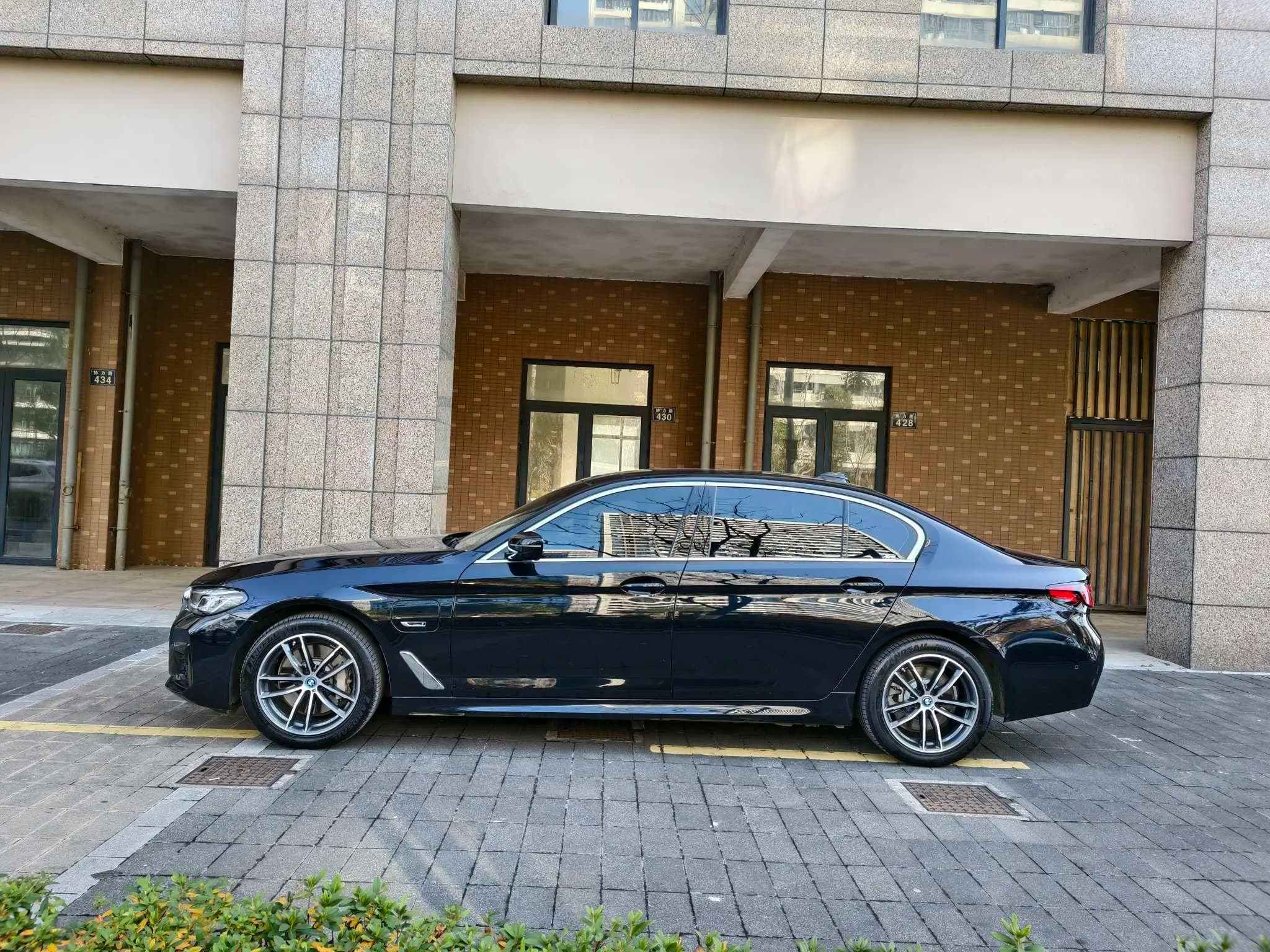 BMW 5 Series PHEV 2023 г. 50078 км. — фото 2