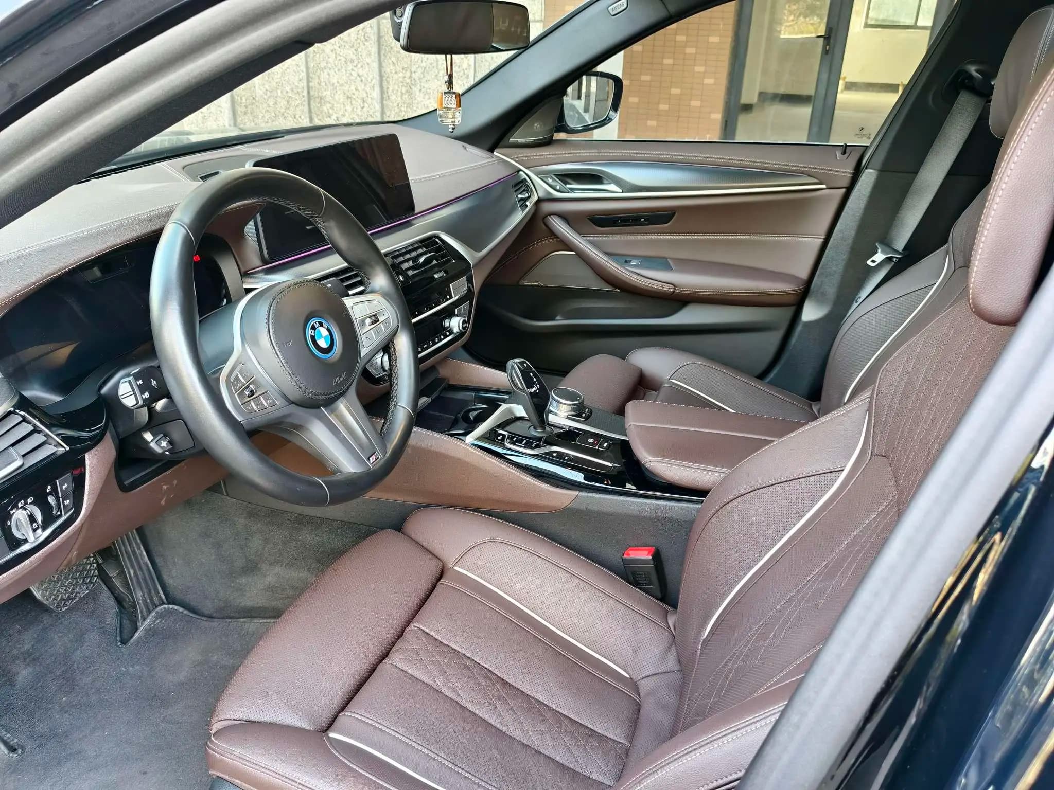 BMW 5 Series PHEV 2023 г. 50078 км. — фото 14
