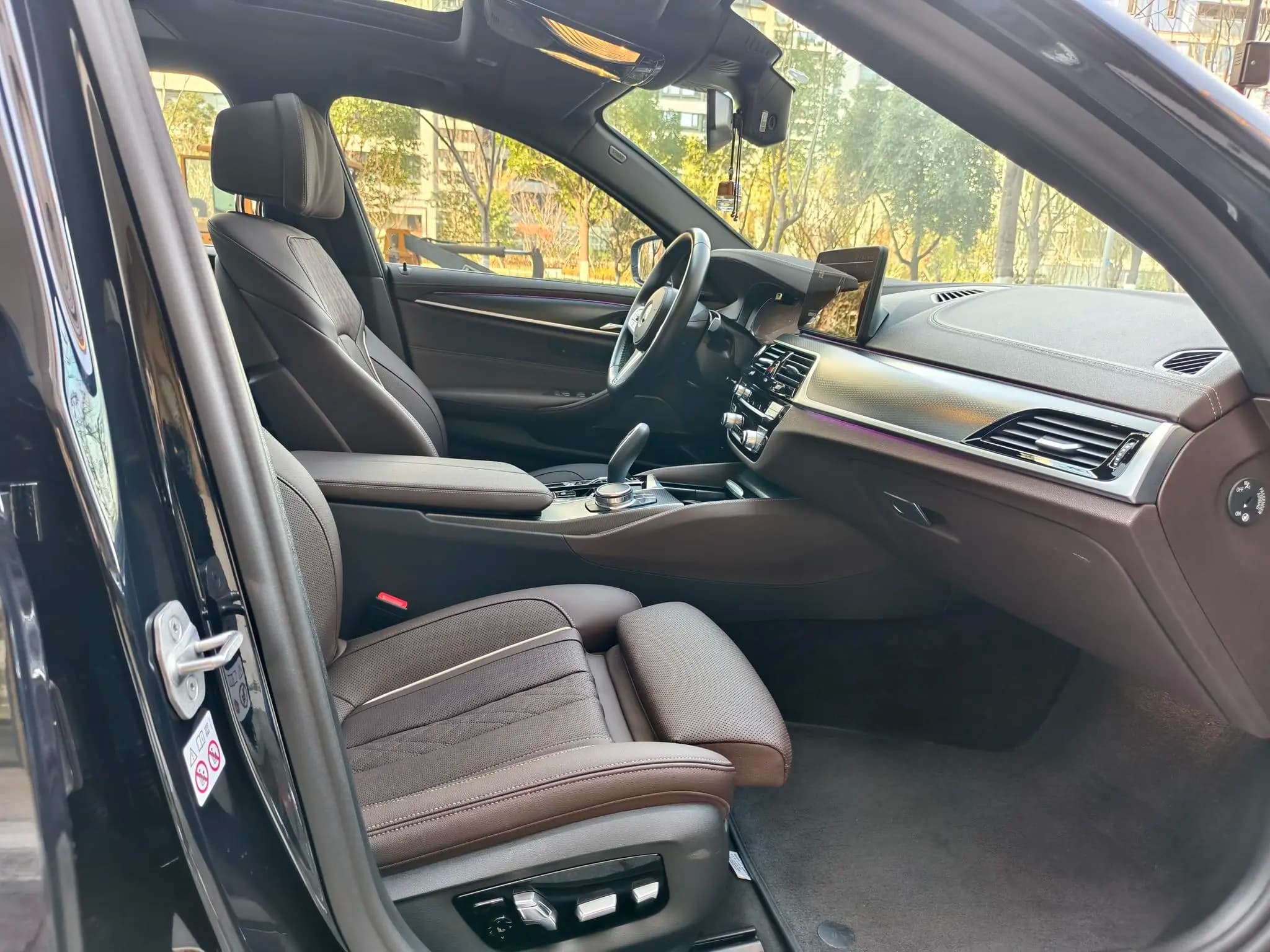BMW 5 Series PHEV 2023 г. 50078 км. — фото 16