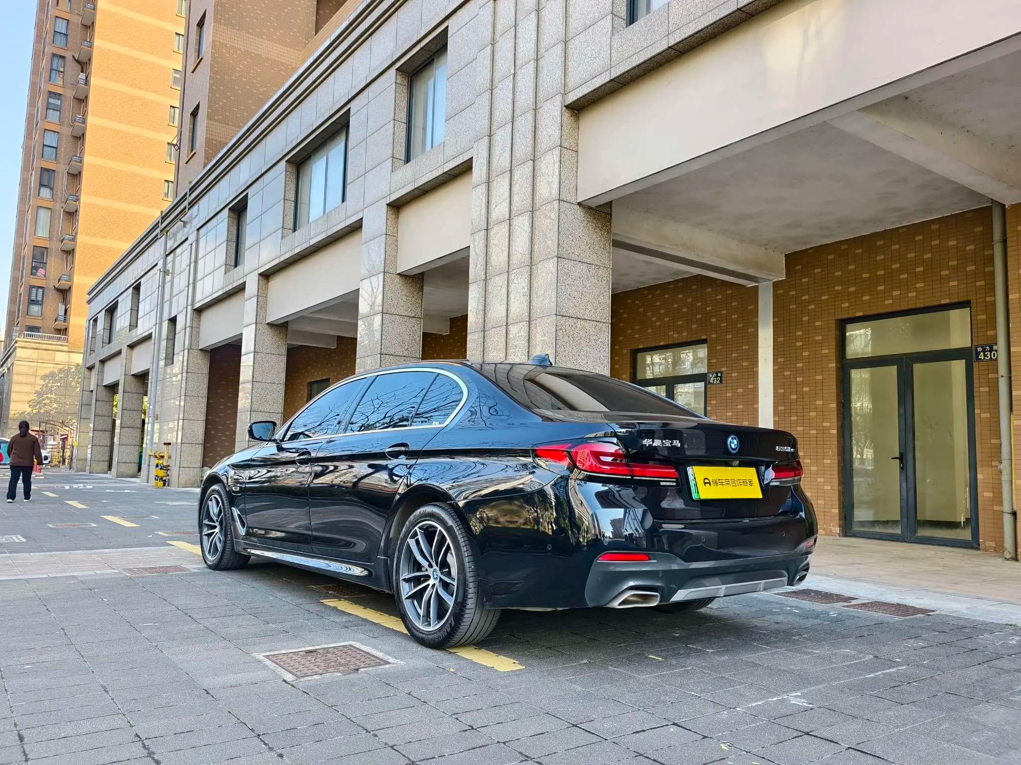 BMW 5 Series PHEV 2023 г. 50078 км. — фото 3