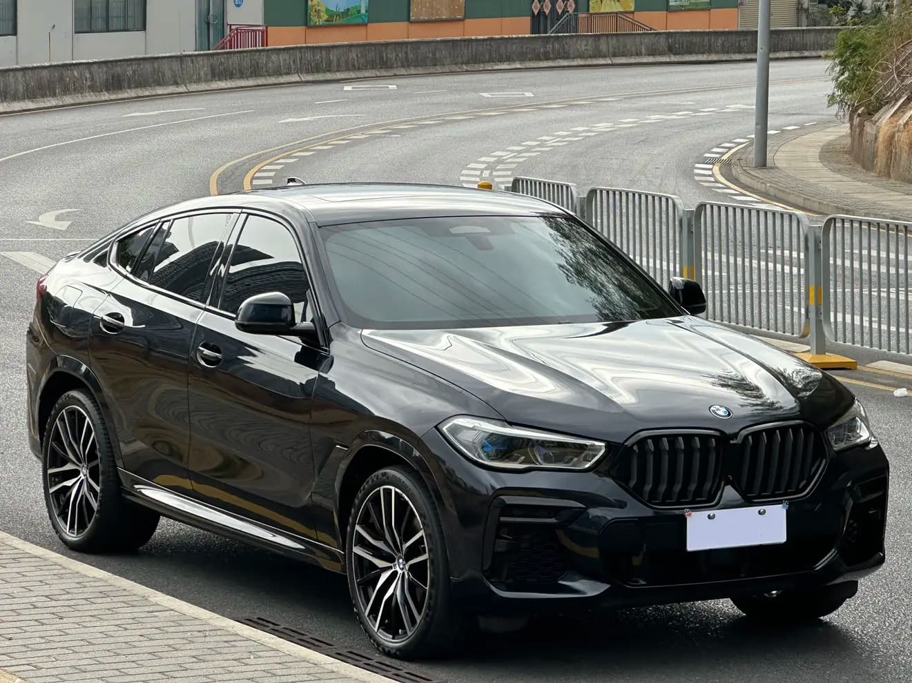 BMW X6 2023 г. 69039 км. — фото 2