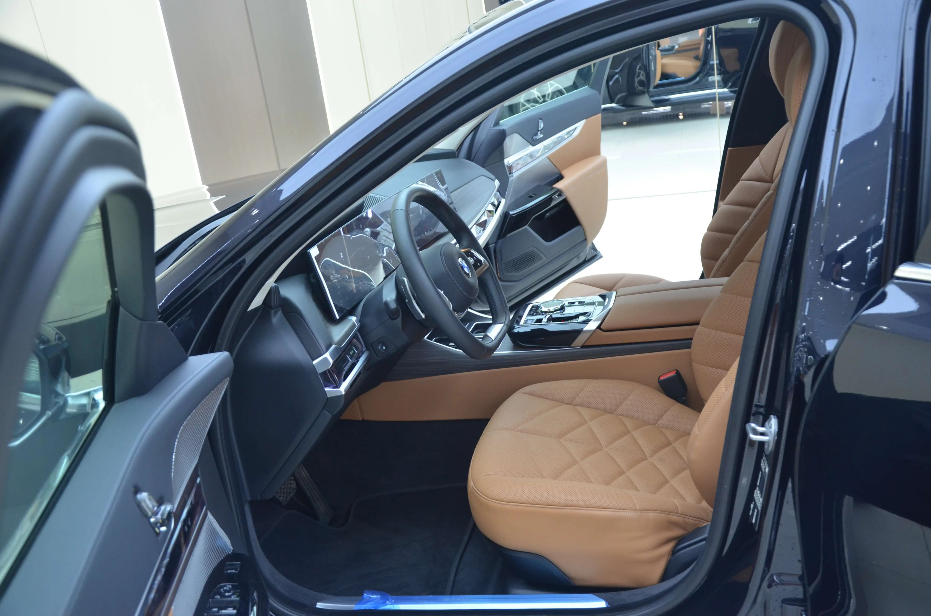 BMW 7 Series 2025 г. 302 км. — фото 11
