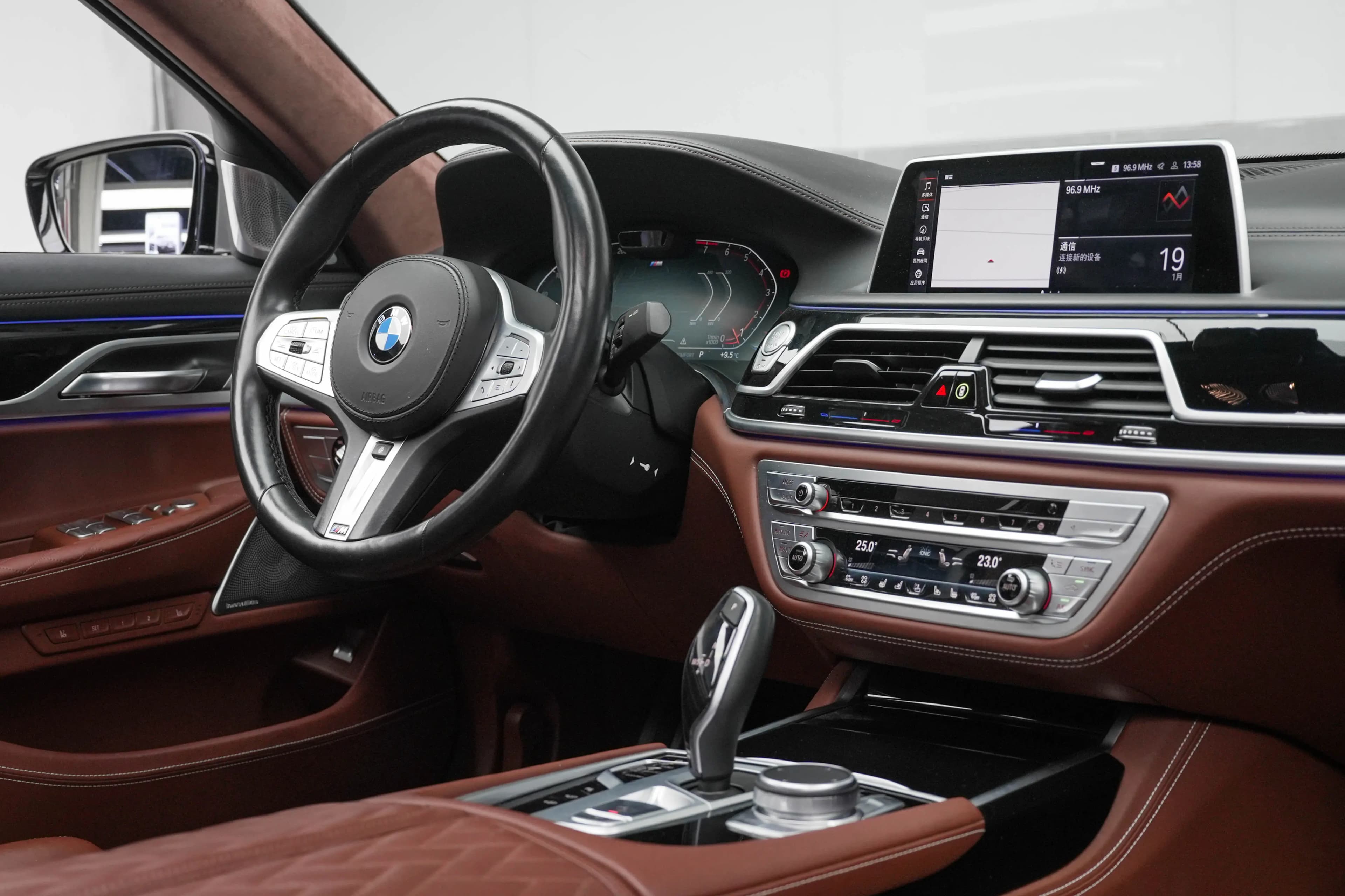 BMW 7 Series 2021 г. 70086 км. — фото 19