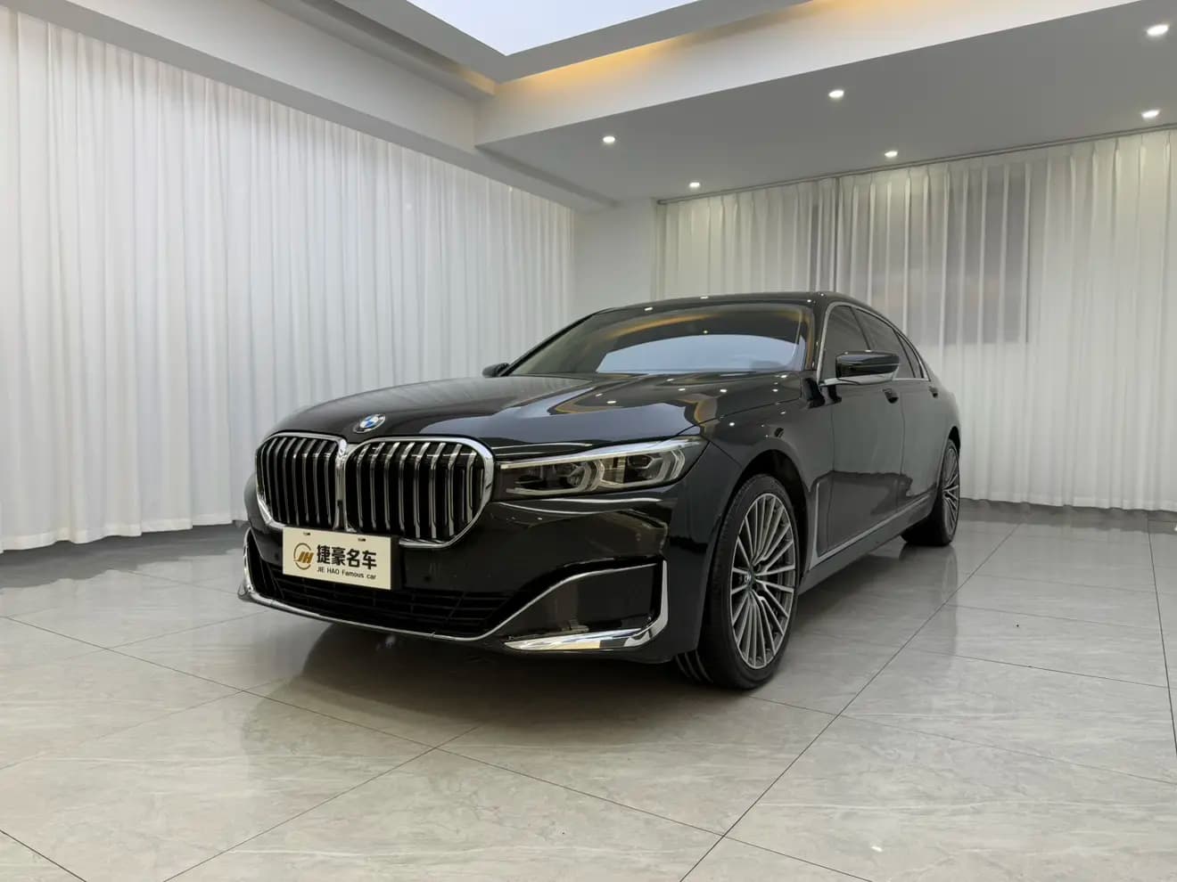 BMW 7 Series 2023 г. 43015 км.