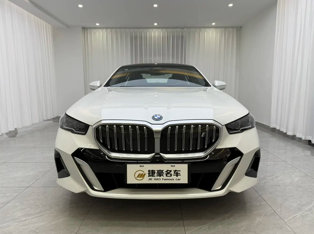 BMW i5 2025 г. — фото 2