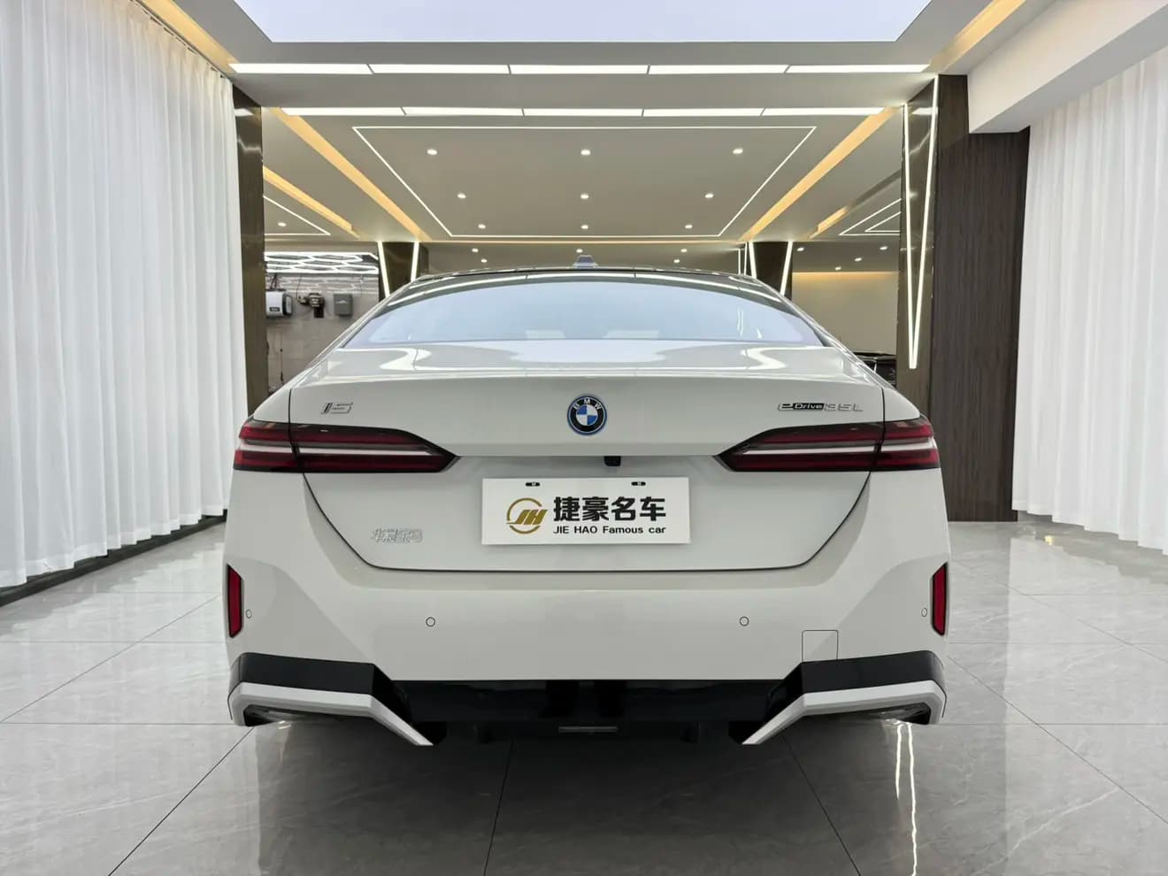 BMW i5 2025 г. — фото 5