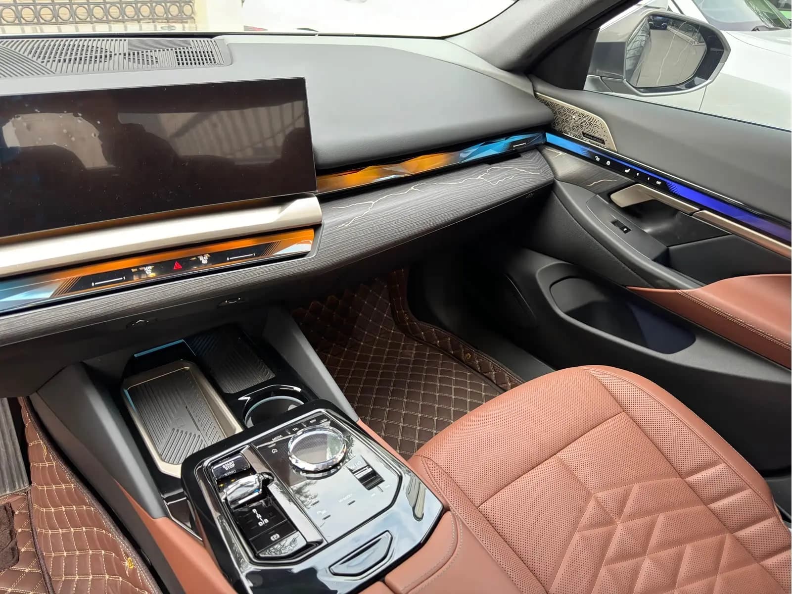 BMW i5 2024 г. 3068 км. — фото 10