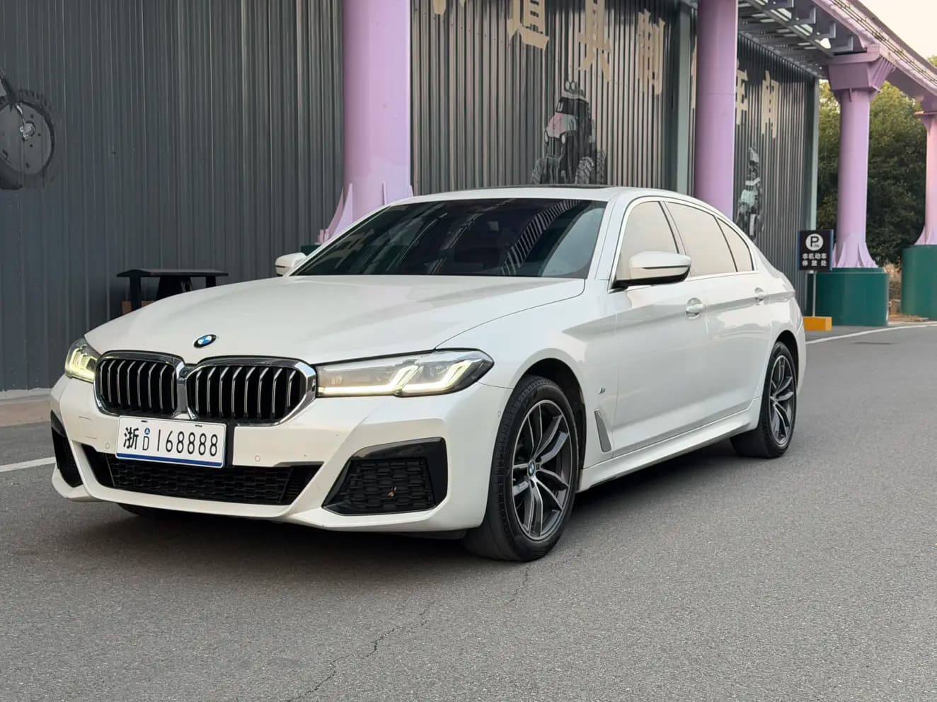 BMW 5 Series 2021 г. 58043 км.