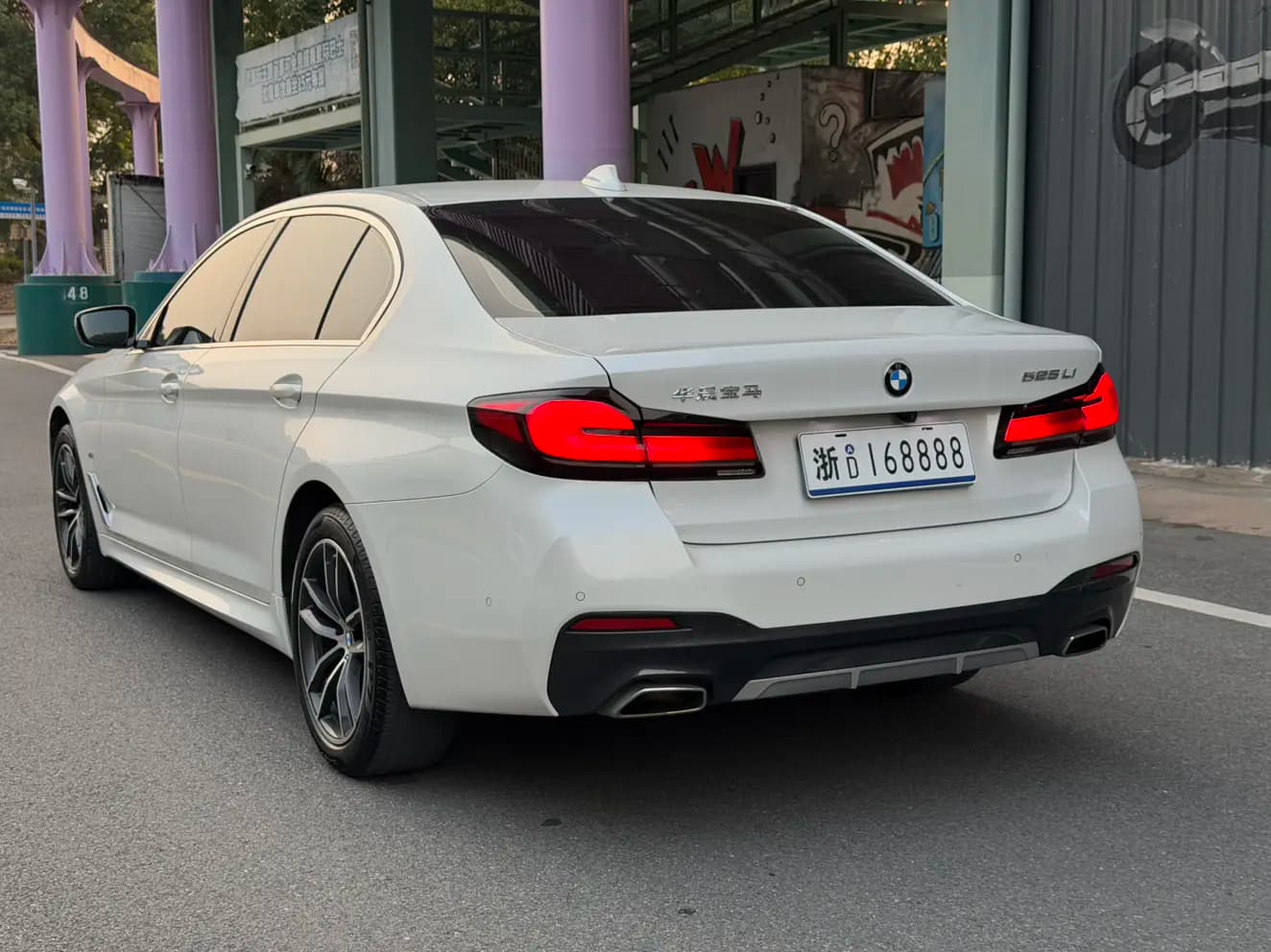 BMW 5 Series 2021 г. 58043 км. — фото 4