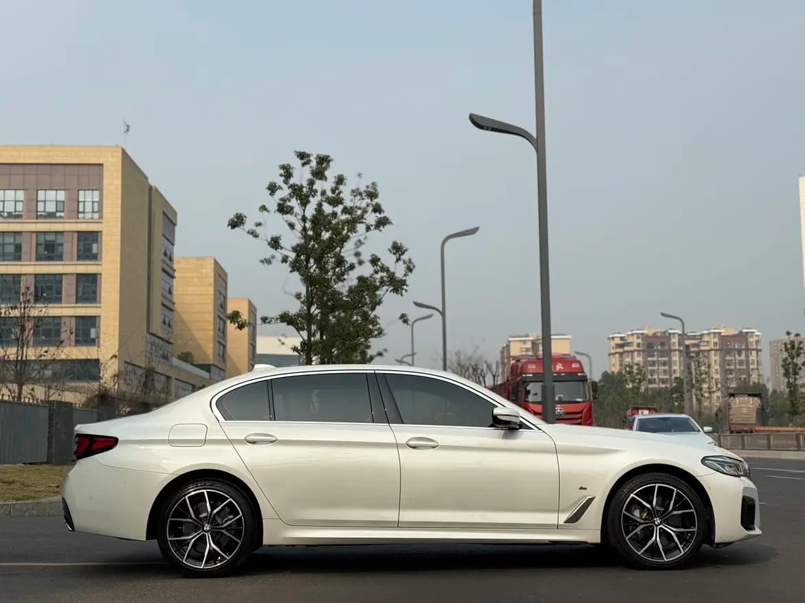 BMW 5 Series 2021 г. 63041 км. — фото 4