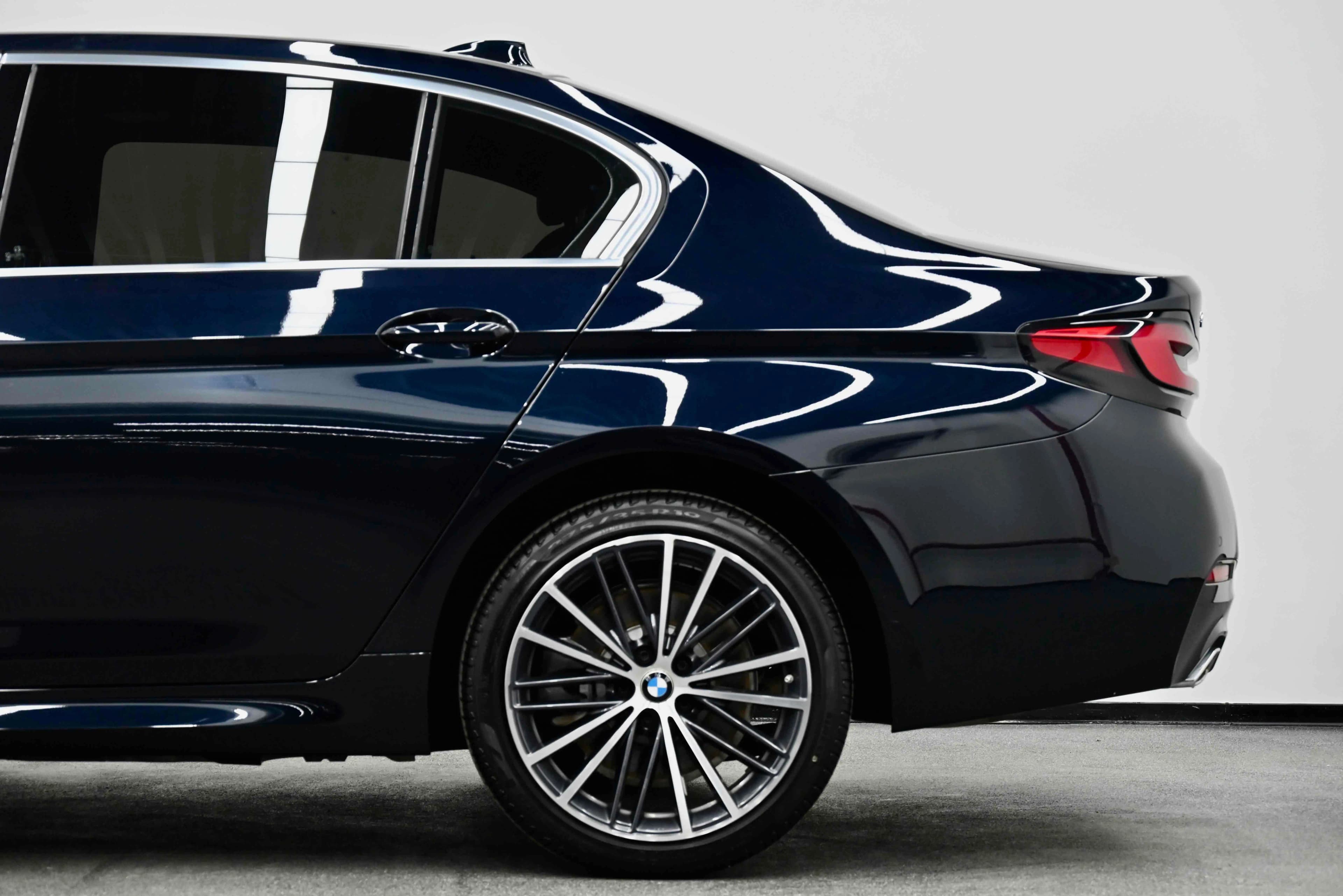 BMW 5 Series 2022 г. 42140 км. — фото 6