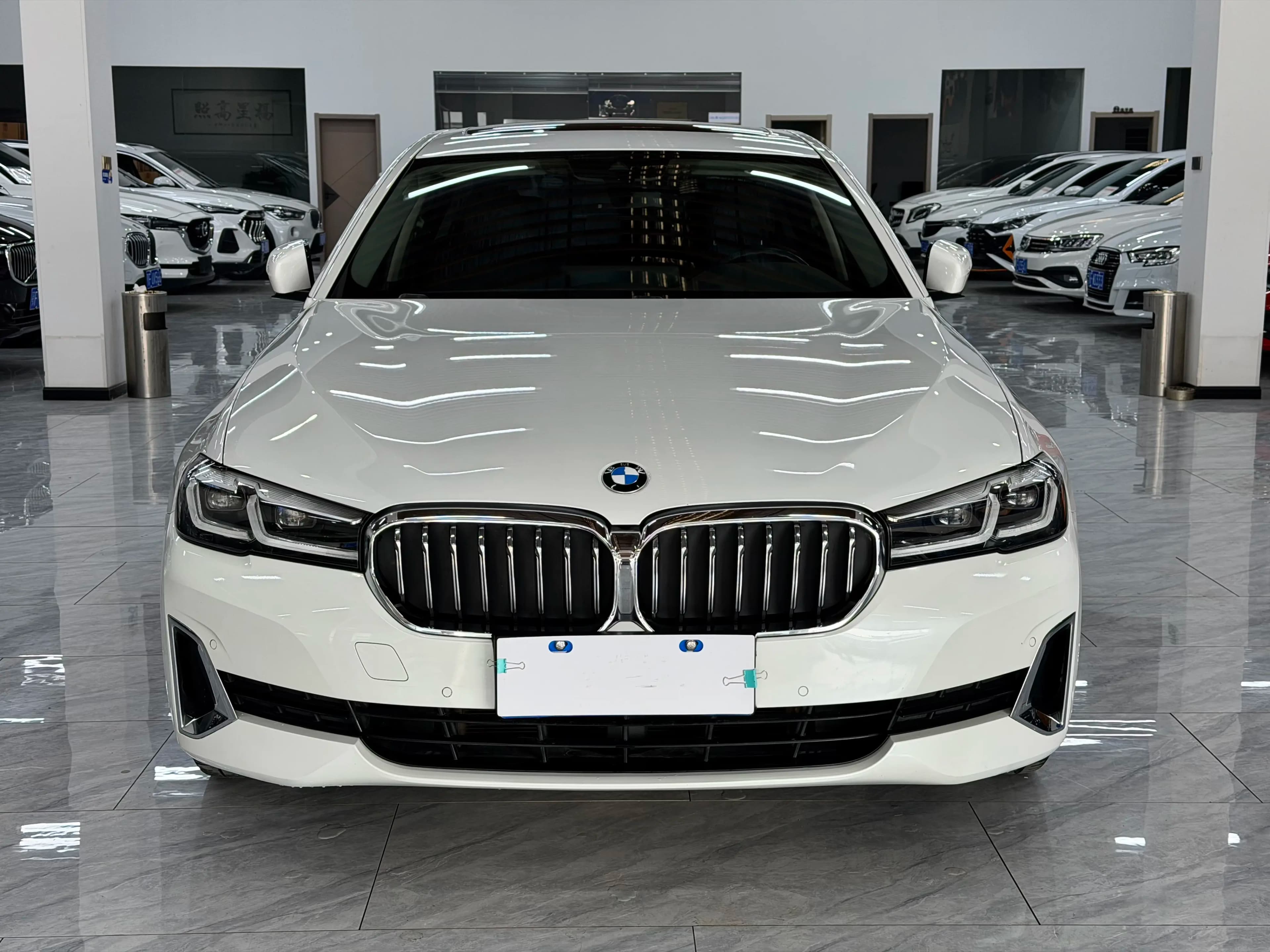 BMW 5 Series 2022 г. 80059 км. — фото 2