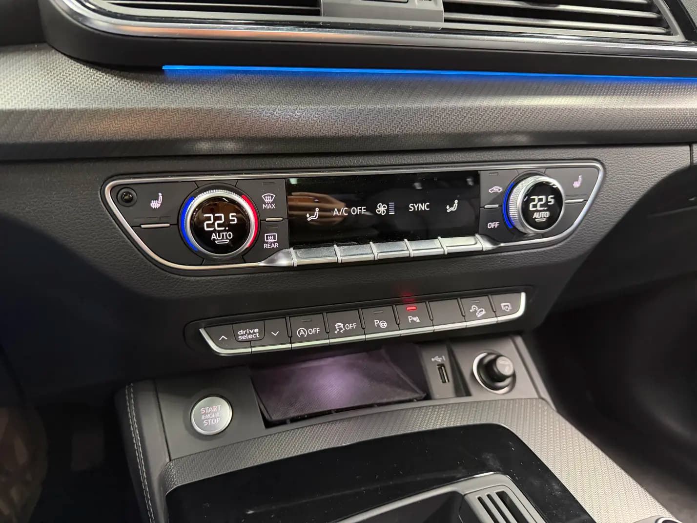 Audi Q5L 2022 г. 73144 км. — фото 9