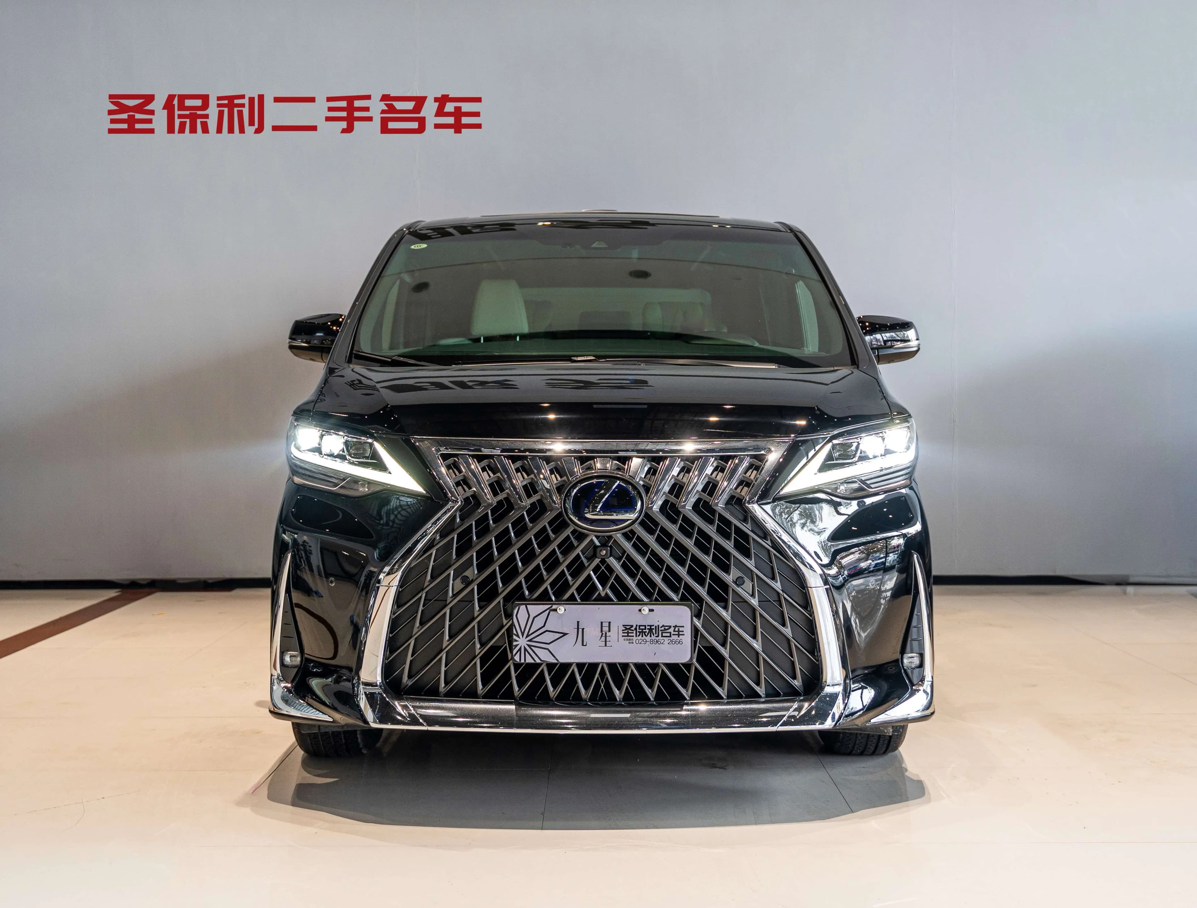 Lexus LM 2023 г. 72875 км. — фото 2