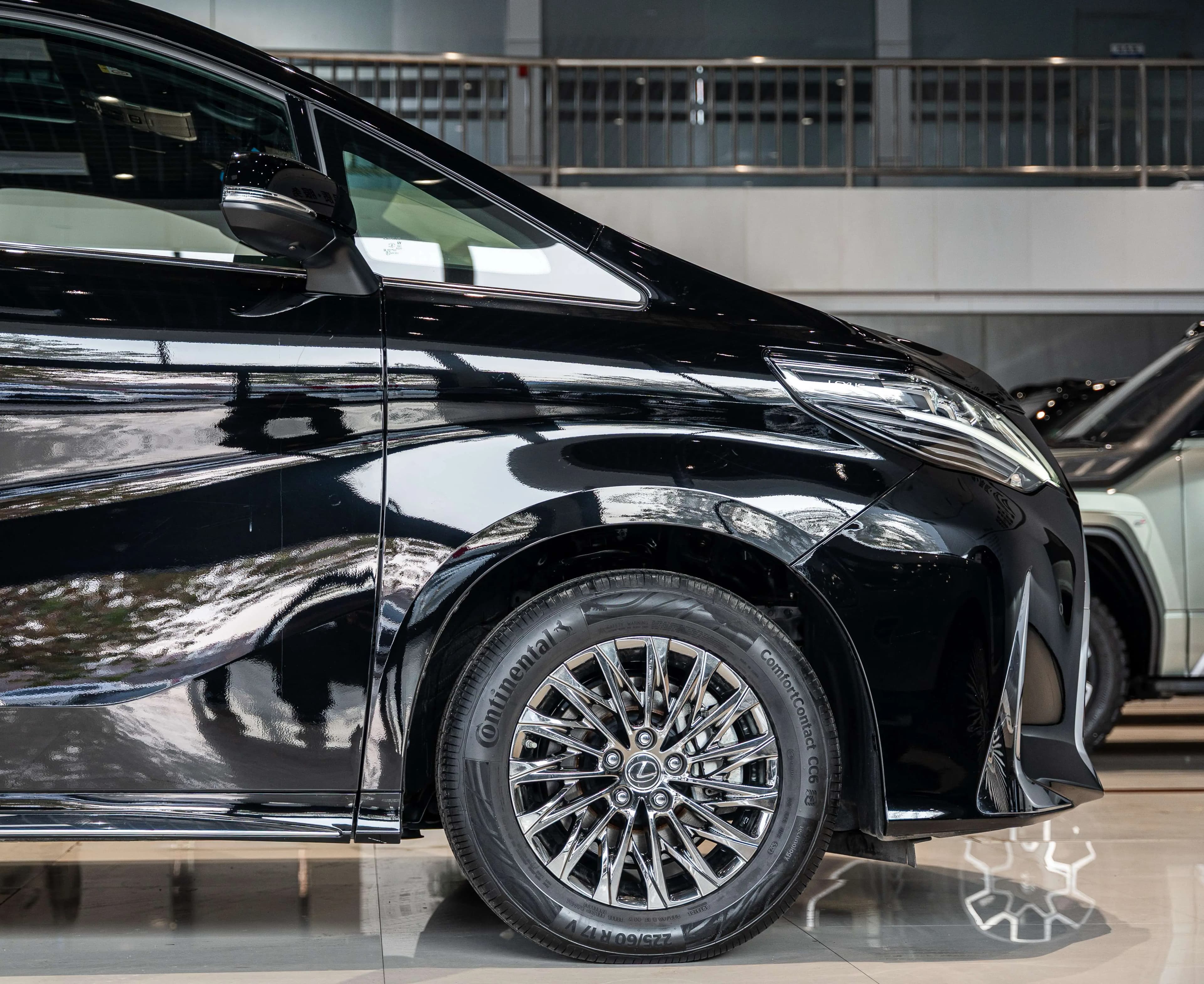 Lexus LM 2023 г. 72875 км. — фото 8