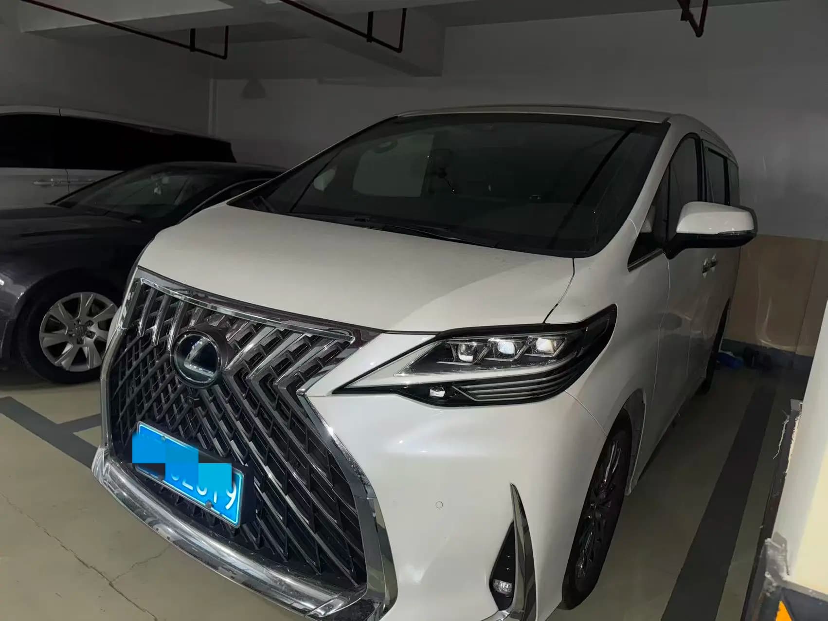 Lexus LM 2021 г. 51076 км.