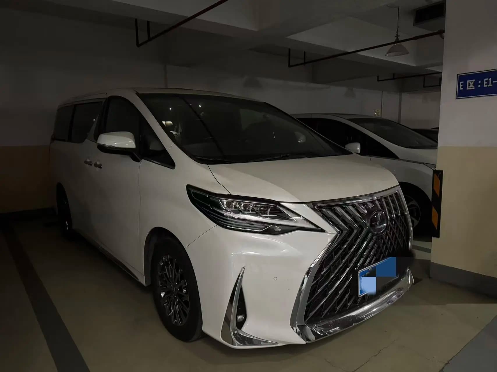 Lexus LM 2021 г. 51076 км. — фото 3