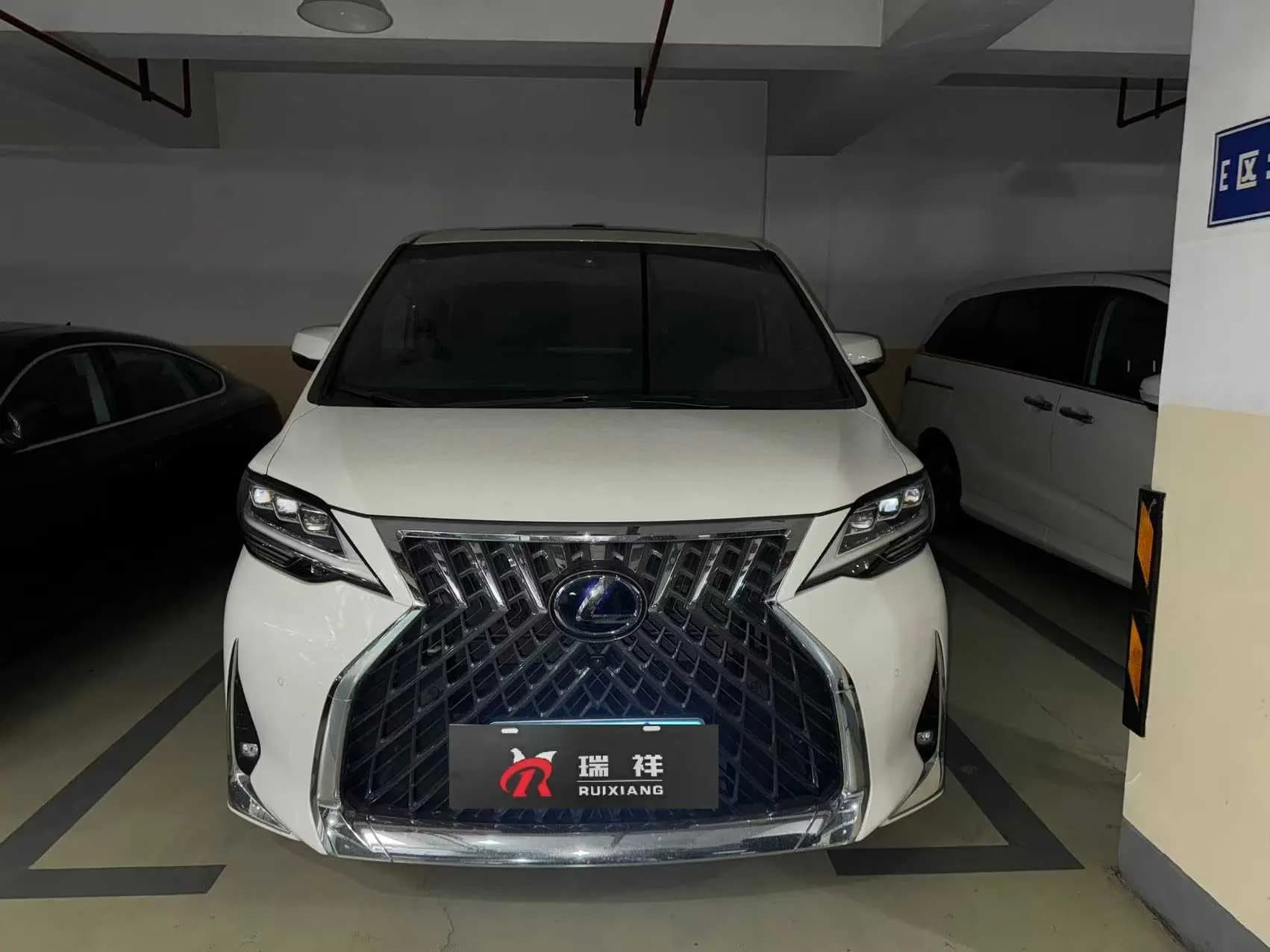 Lexus LM 2021 г. 51076 км. — фото 5