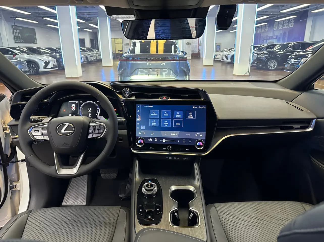 Lexus RZ 2024 г. 11792 км. — фото 14