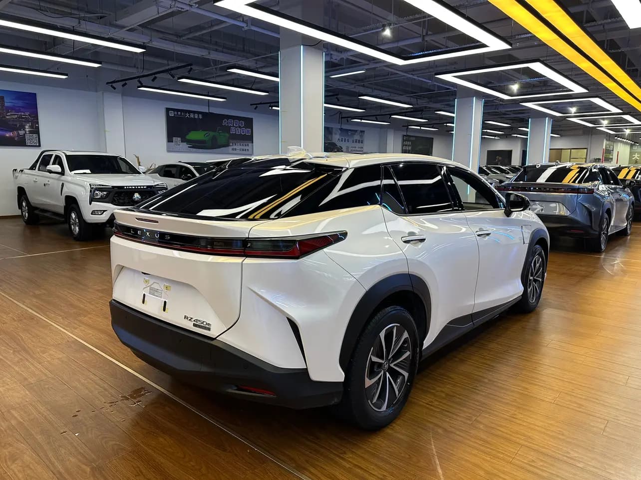 Lexus RZ 2024 г. 11792 км. — фото 7