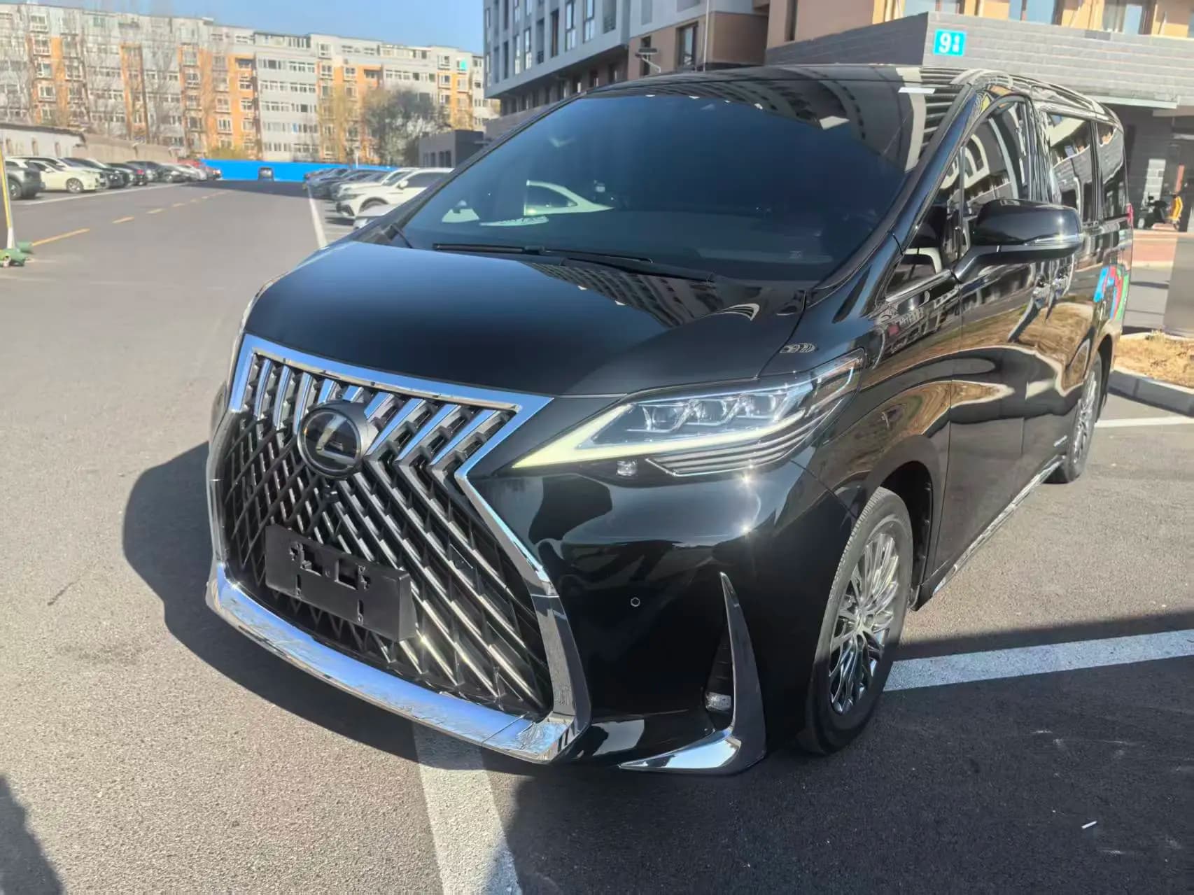 Lexus LM 2023 г. 45077 км.