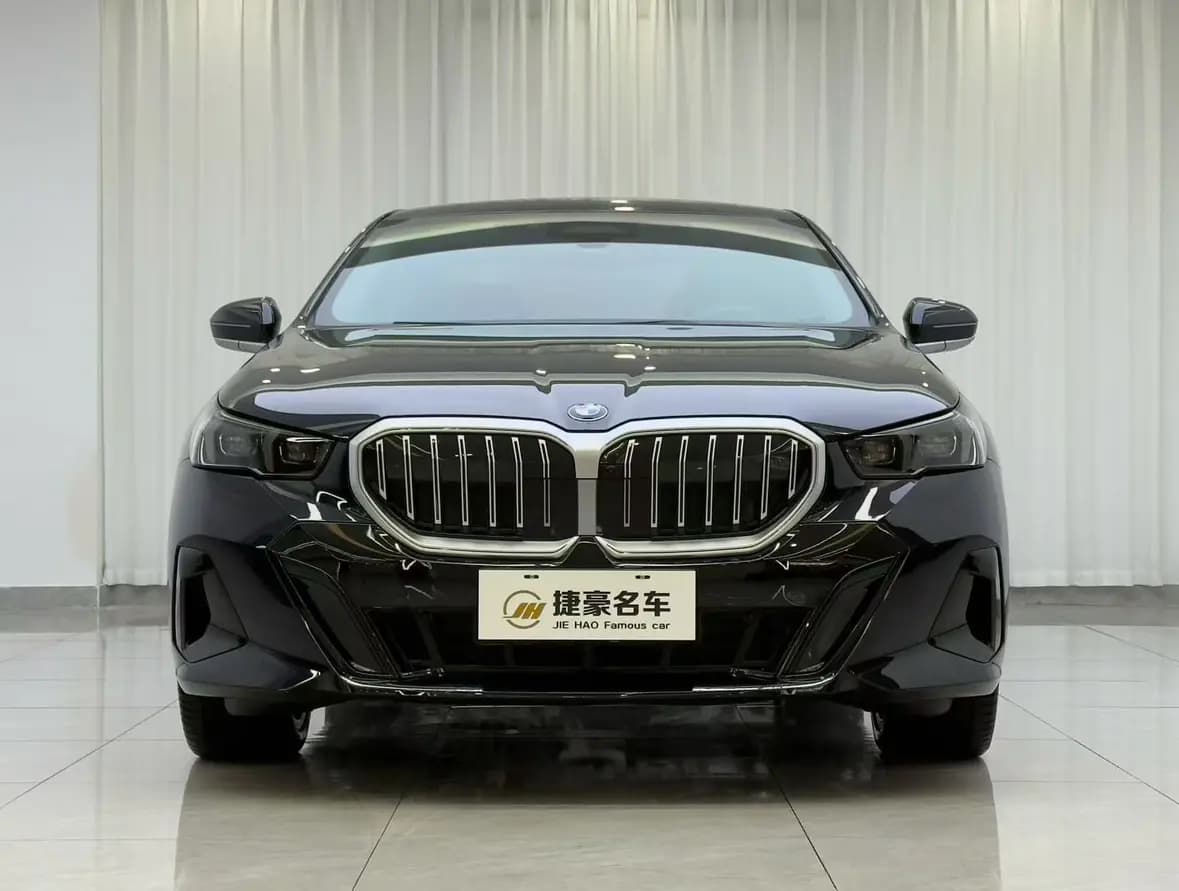 BMW 5 Series 2025 г. 5705 км. — фото 2