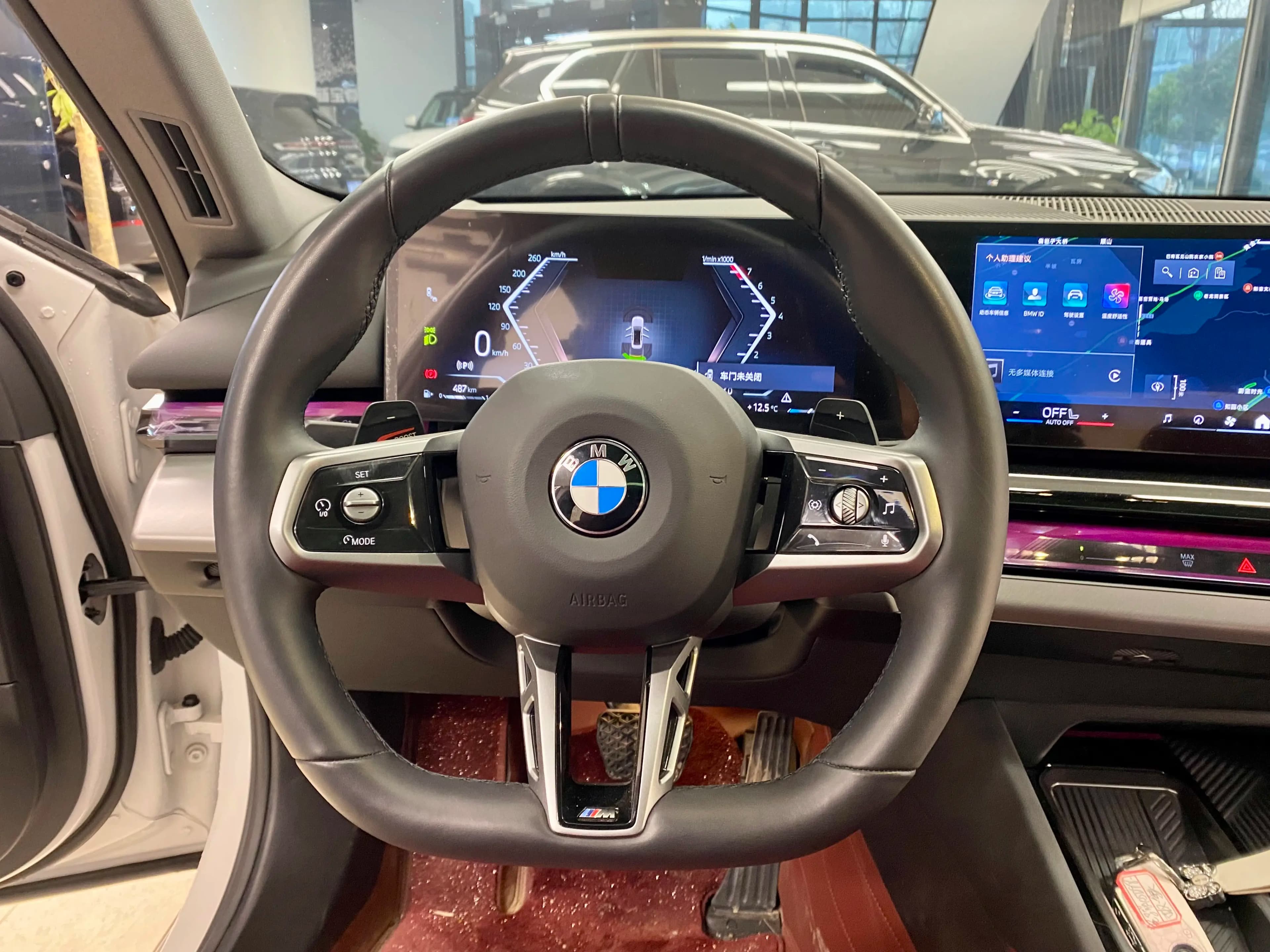 BMW 5 Series 2025 г. 38088 км. — фото 13