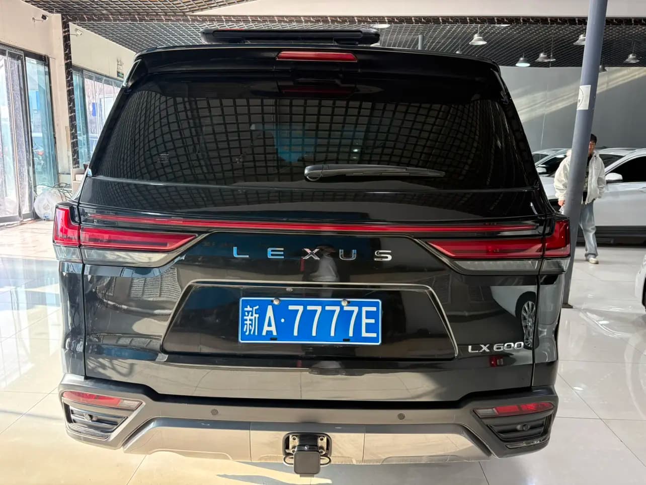 Lexus LX 2023 г. 60065 км. — фото 4